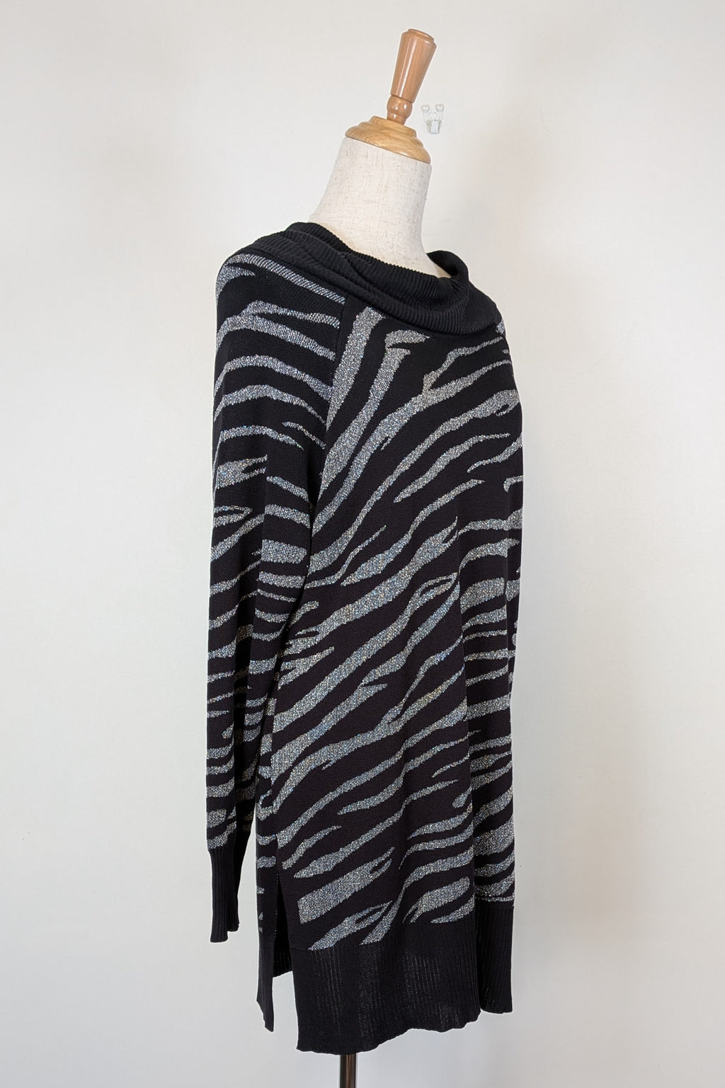Liz Jordan Designer Collection Roll Neck Zebra Jumper in Black Size L BNWT RRP $139.95