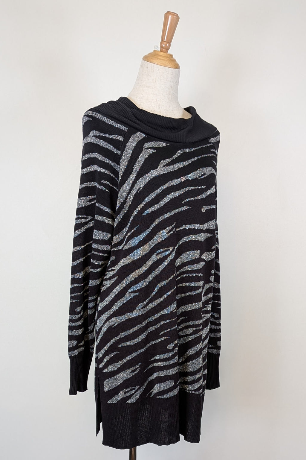 Liz Jordan Designer Collection Roll Neck Zebra Jumper in Black Size L BNWT RRP $139.95