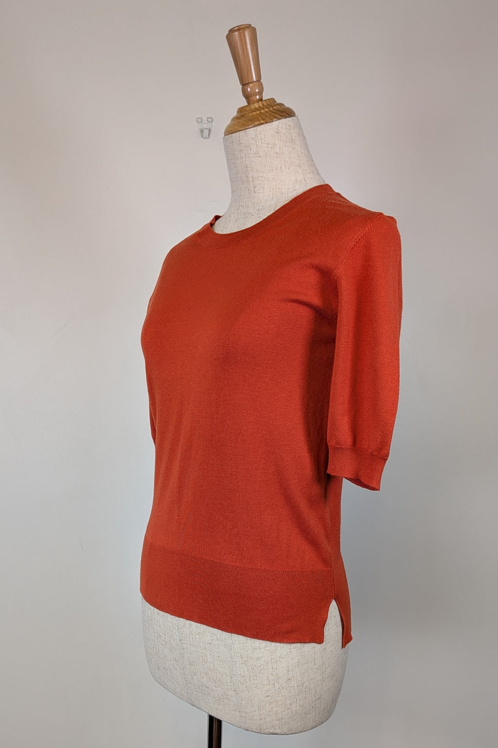 Veronika Maine Elbow Sleeve Round Knit in Pumpkin Size M