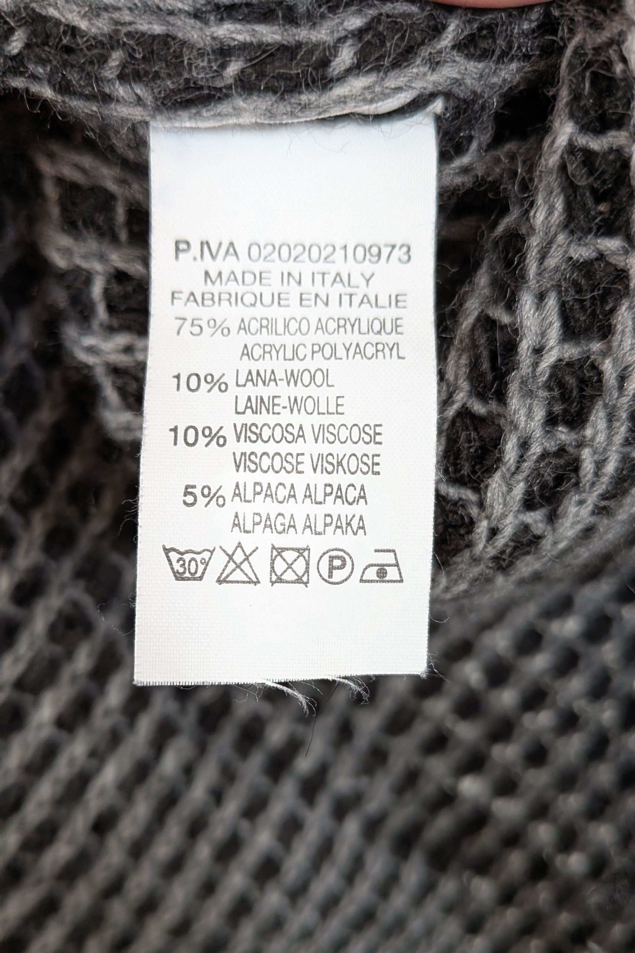Vintage 90s/Y2K Made in Italy Frayed Fringe Knit Cardigan Size M