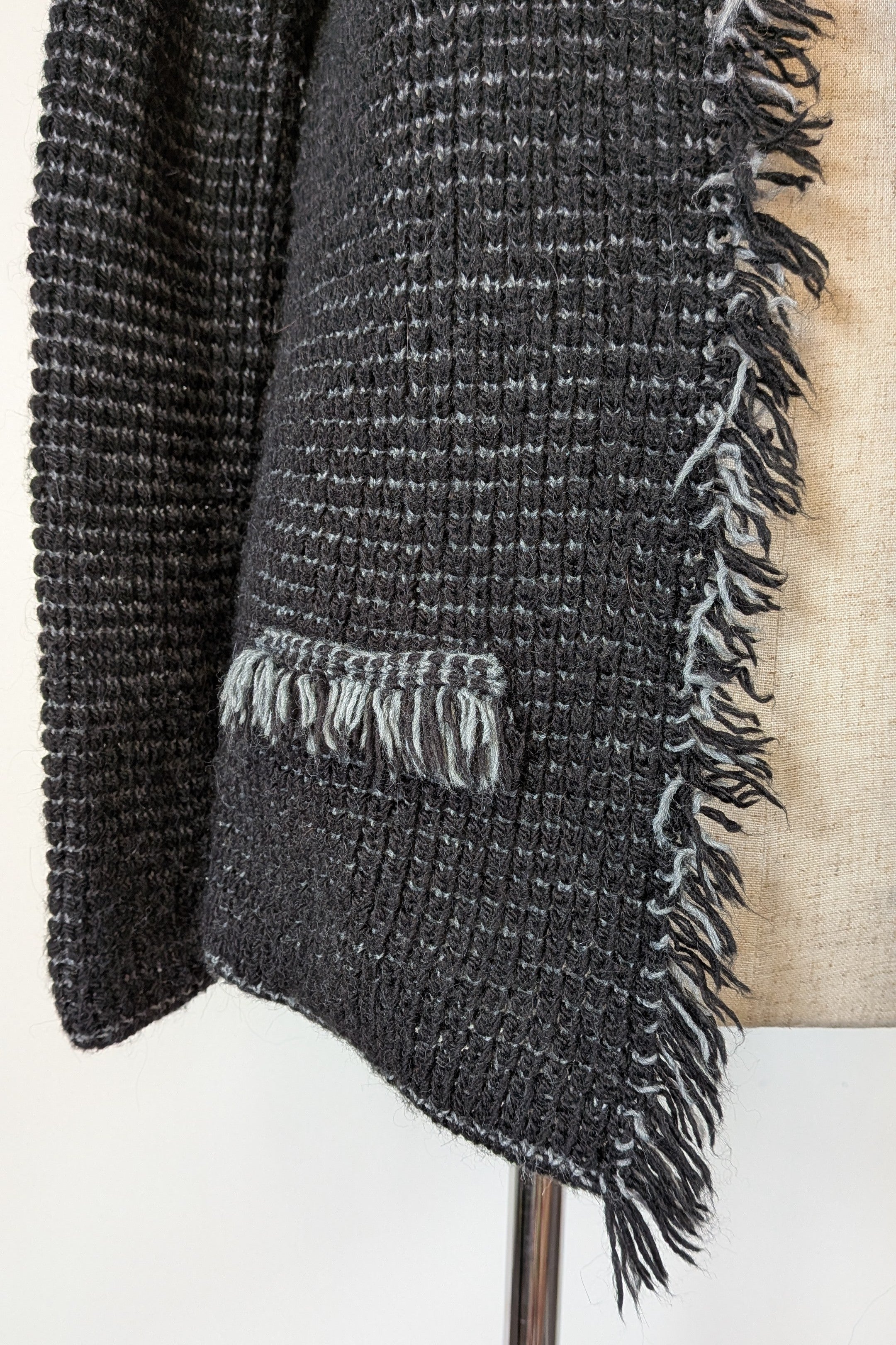 Vintage 90s/Y2K Made in Italy Frayed Fringe Knit Cardigan Size M