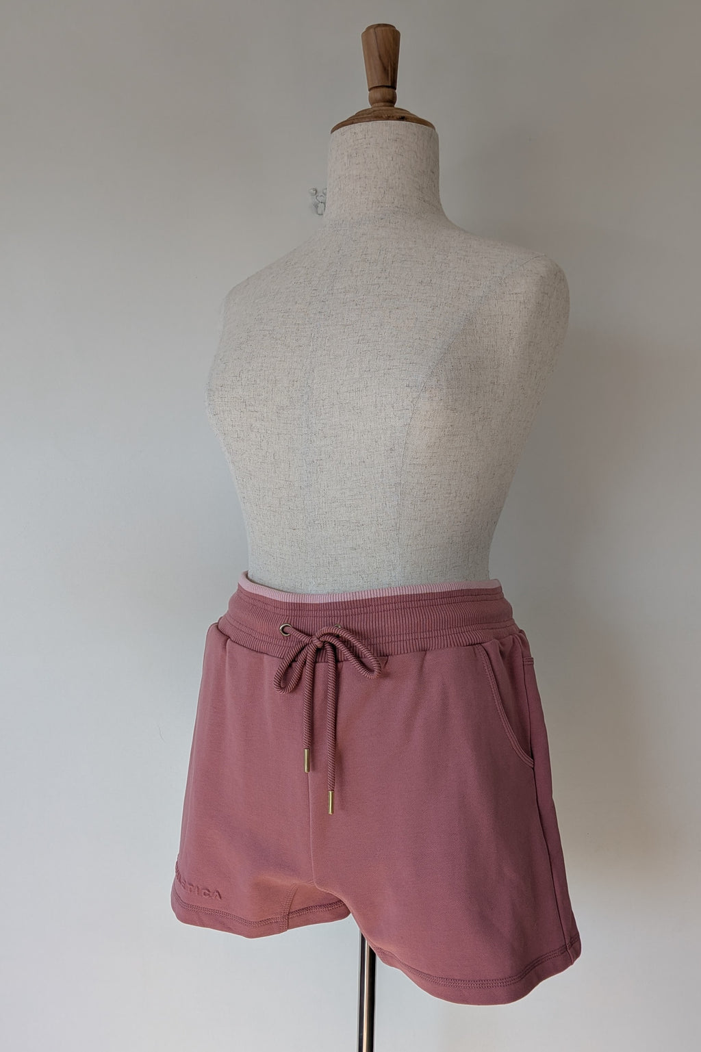 Aje Athletica Signature Logo Sweat Shorts in Rose Quartz Size 16 BNWT RRP $115