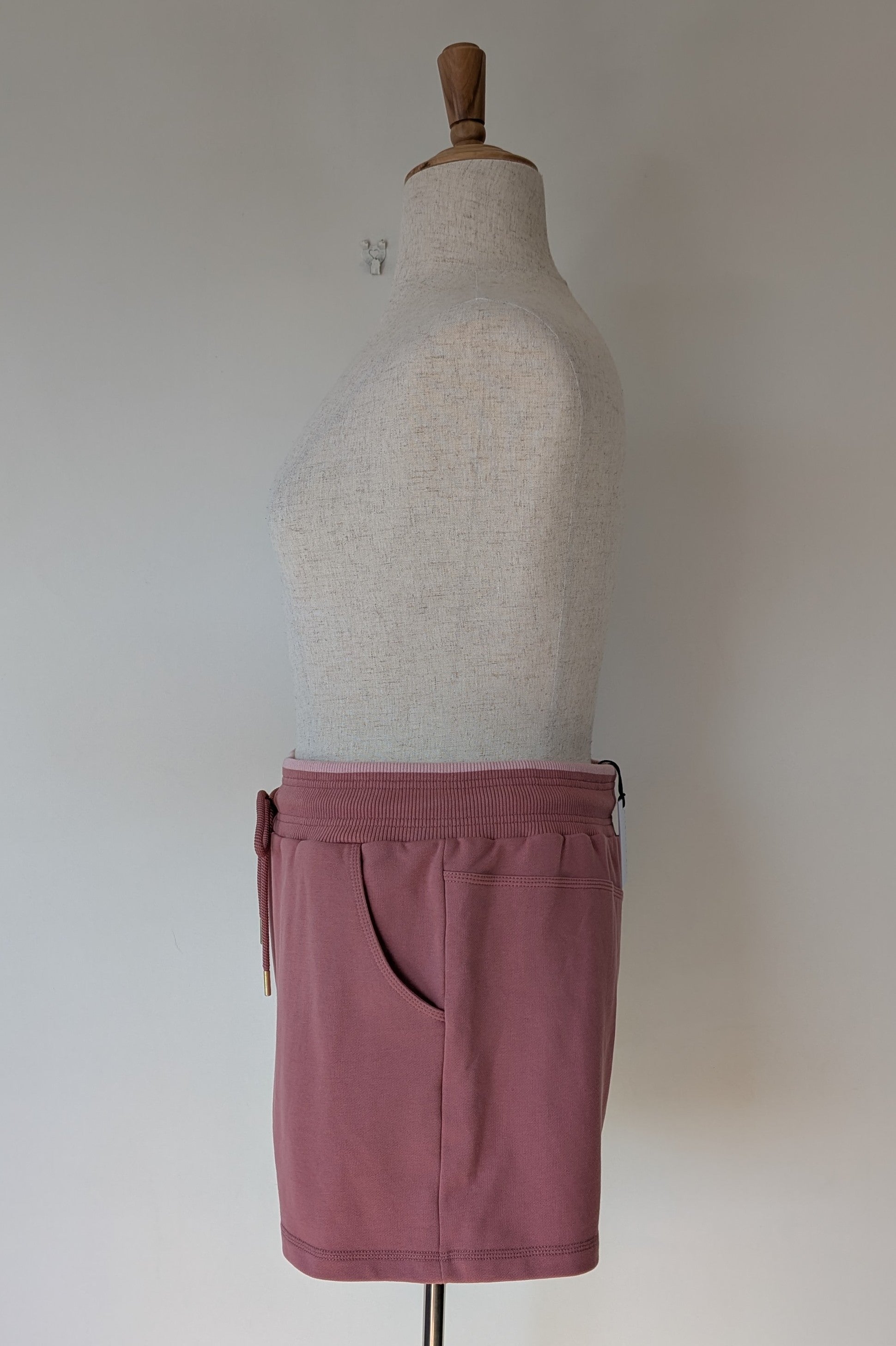 Aje Athletica Signature Logo Sweat Shorts in Rose Quartz Size 16 BNWT RRP $115