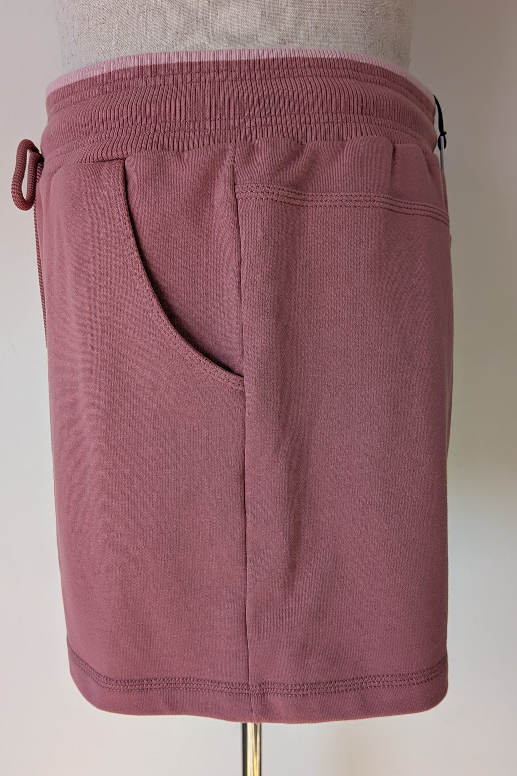 Aje Athletica Signature Logo Sweat Shorts in Rose Quartz Size 16 BNWT RRP $115