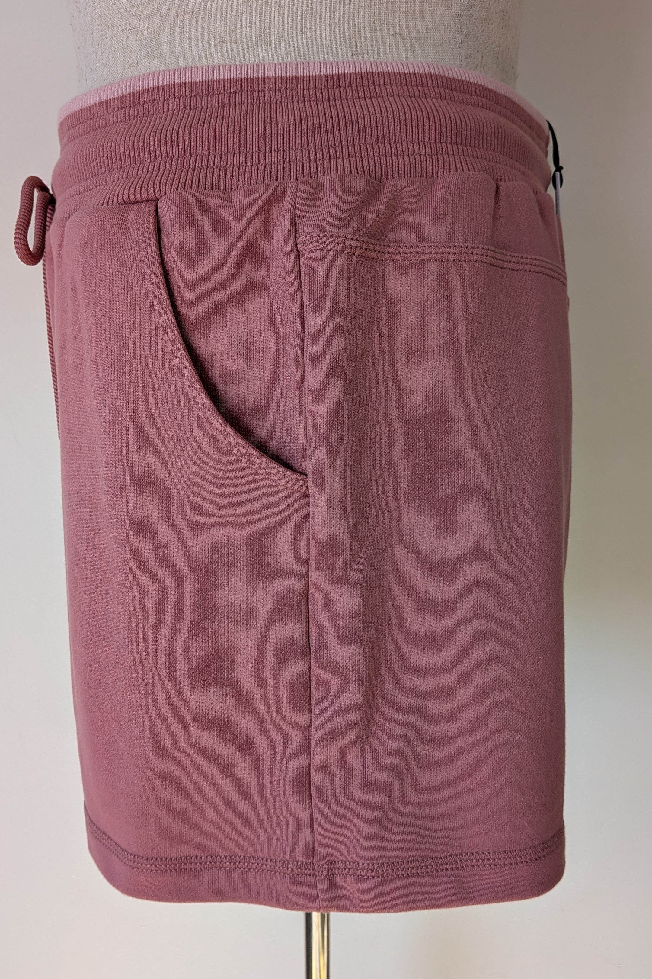 Aje Athletica Signature Logo Sweat Shorts in Rose Quartz Size 16 BNWT RRP $115