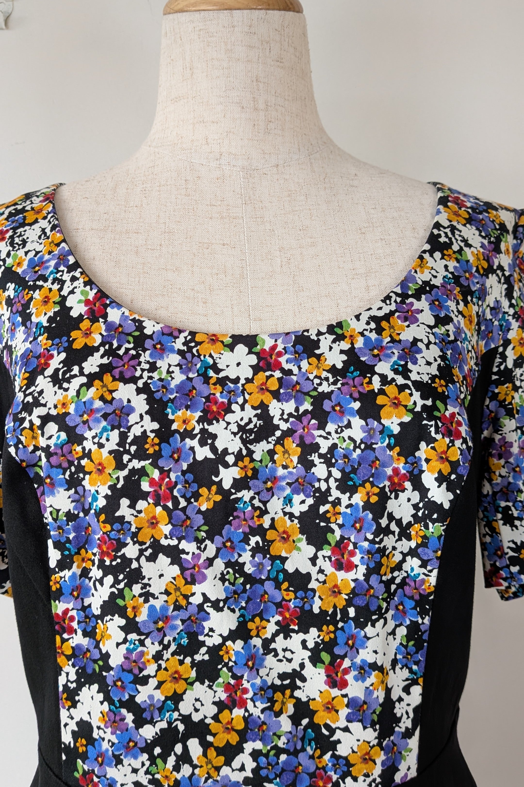 Review Ditsy Floral Print Contrast Panel Sheath Dress Size 14
