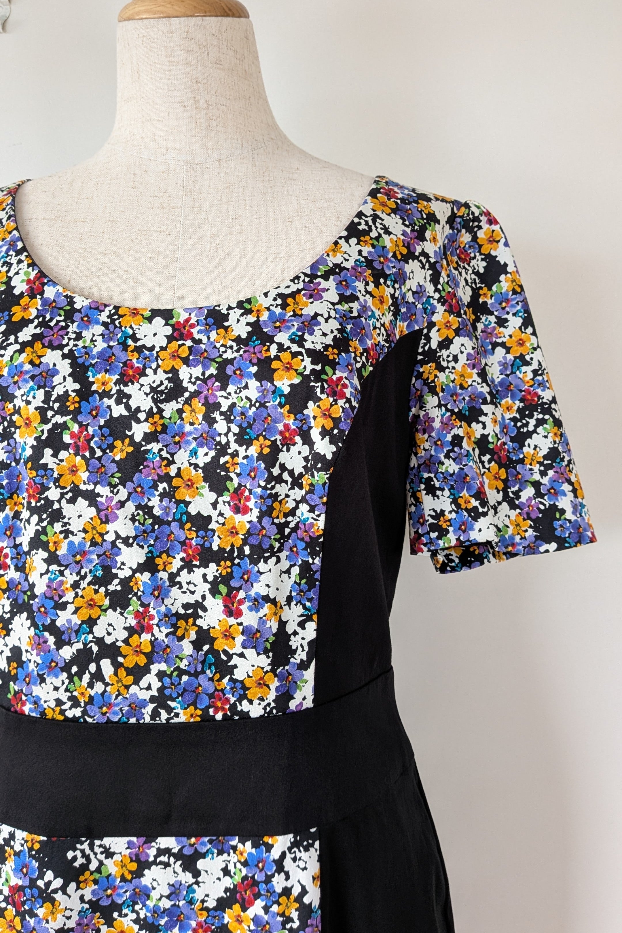 Review Ditsy Floral Print Contrast Panel Sheath Dress Size 14