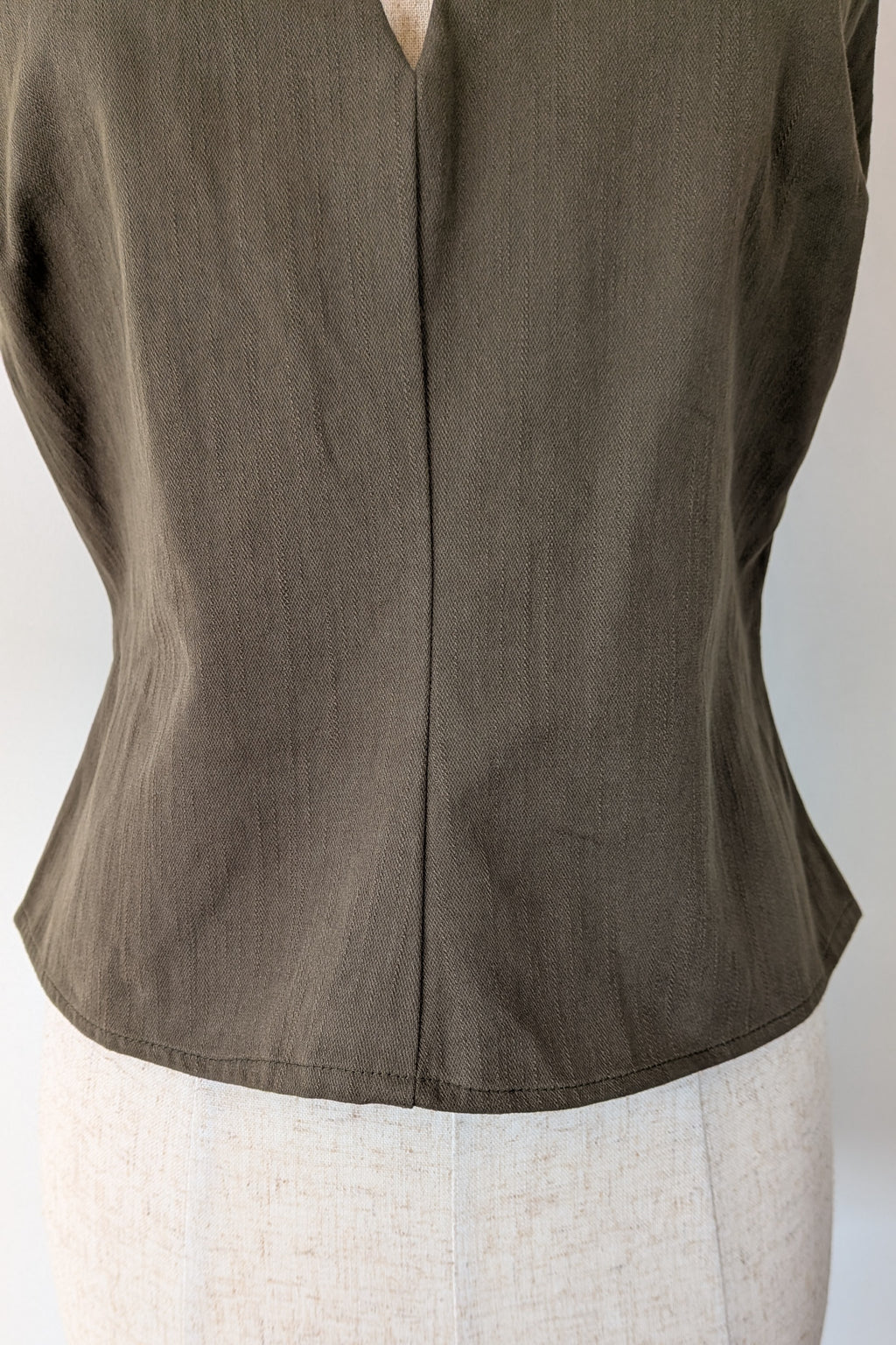 Glassons Mossy Wood Halter Top Size 10 BNWT RRP $39.99