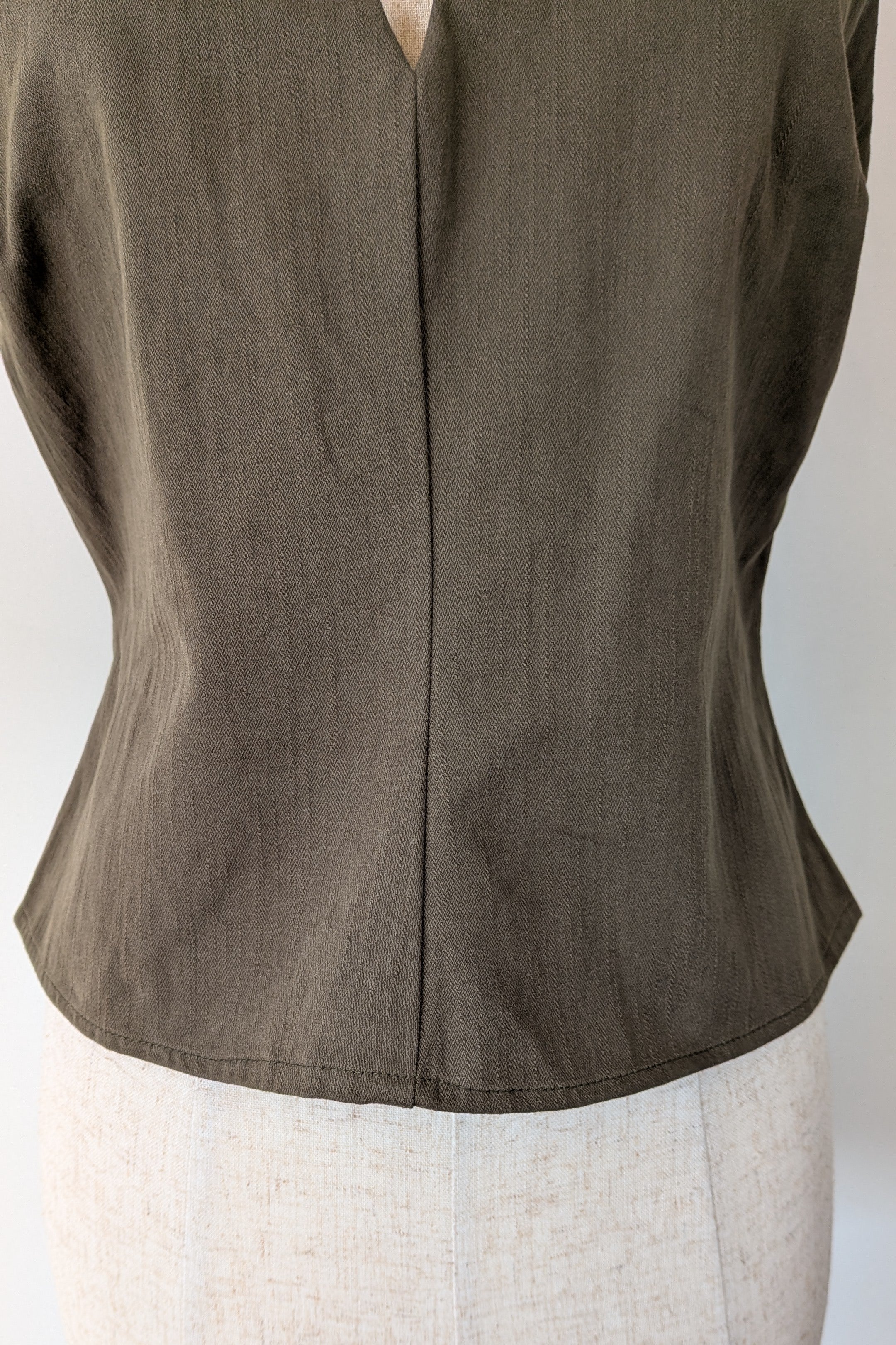 Glassons Mossy Wood Halter Top Size 10 BNWT RRP $39.99