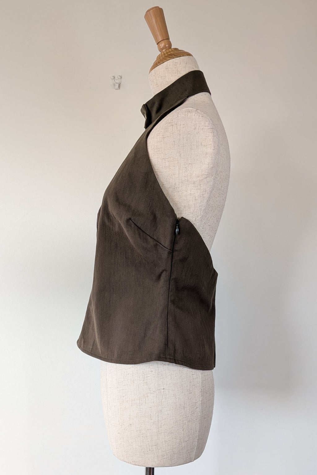 Glassons Mossy Wood Halter Top Size 10 BNWT RRP $39.99