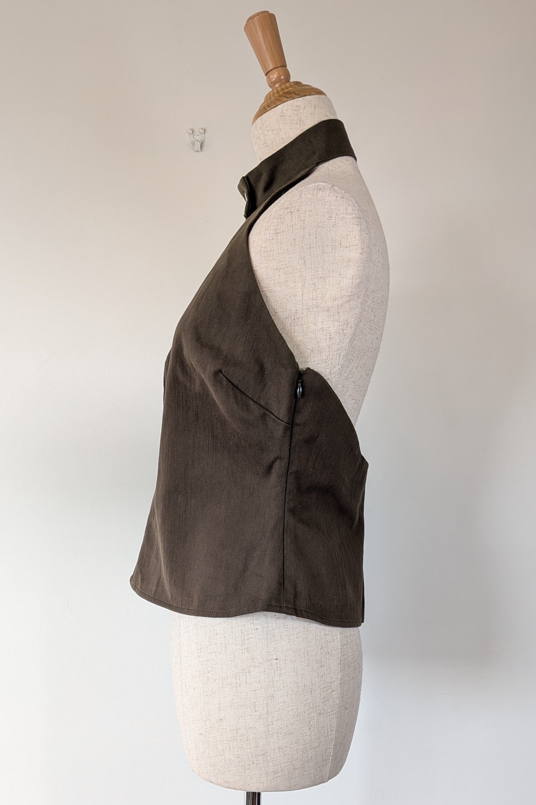 Glassons Mossy Wood Halter Top Size 10 BNWT RRP $39.99