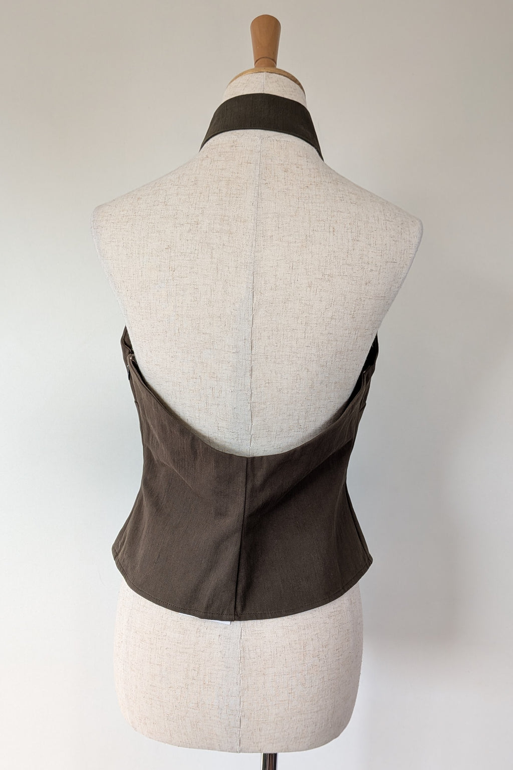 Glassons Mossy Wood Halter Top Size 10 BNWT RRP $39.99