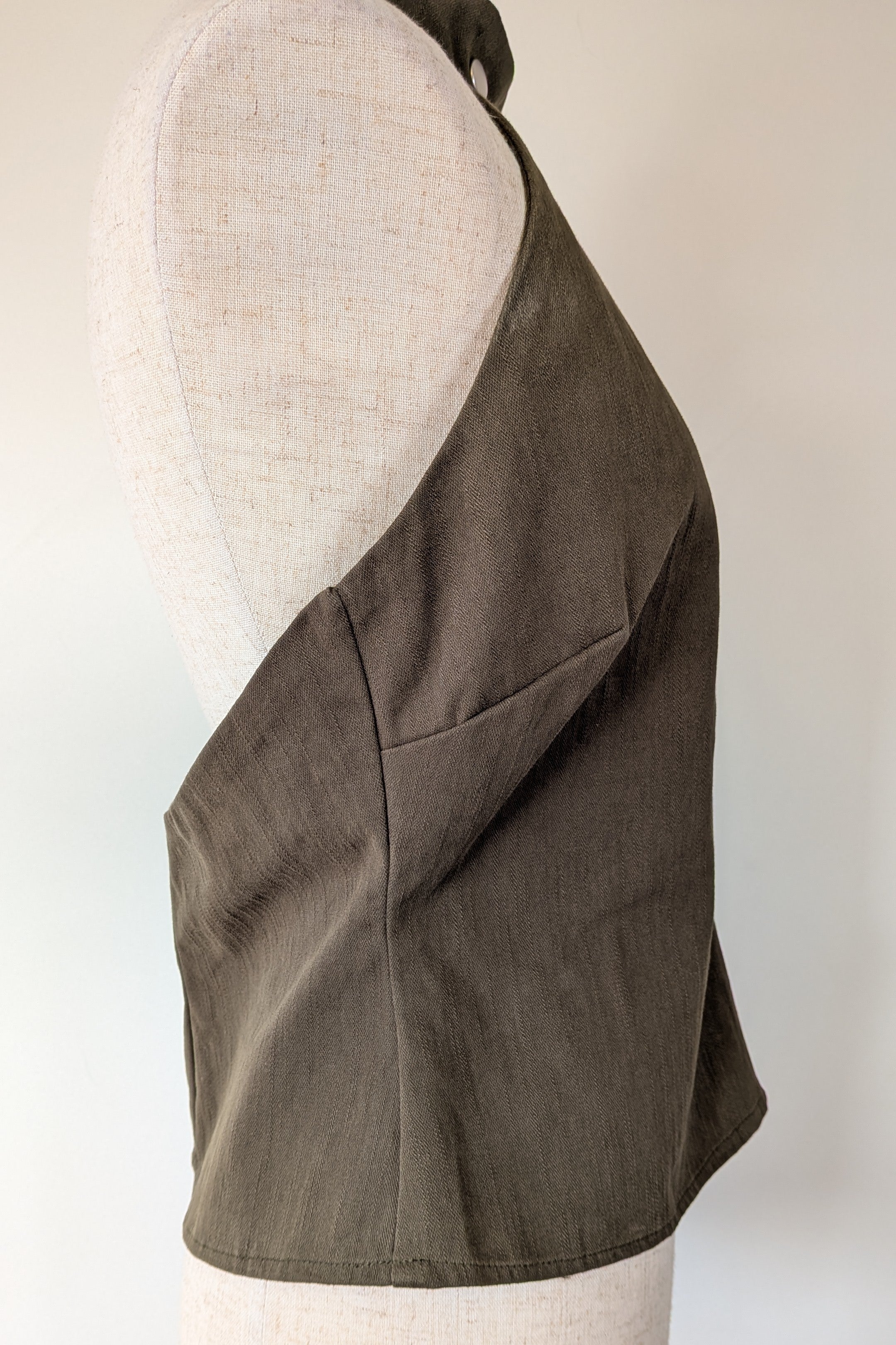 Glassons Mossy Wood Halter Top Size 10 BNWT RRP $39.99