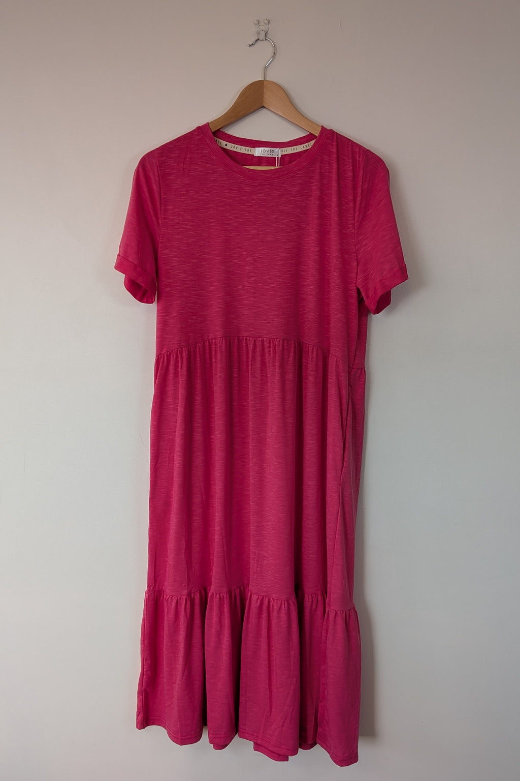 Jövie the Label Sienna Tiered Midi Dress in Fuchsia Pink Size 14 BNWT RRP $99.95