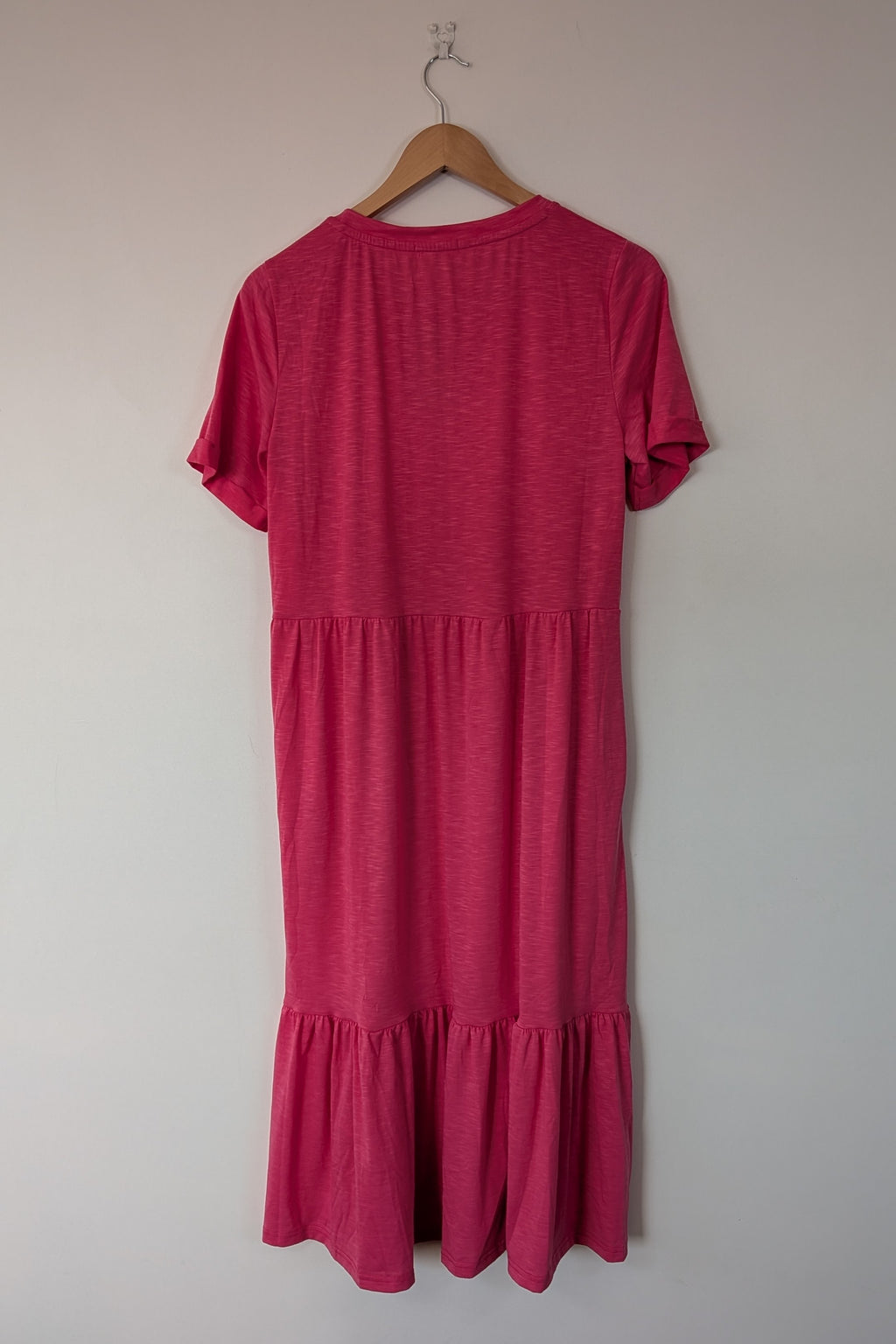 Jövie the Label Sienna Tiered Midi Dress in Fuchsia Pink Size 14 BNWT RRP $99.95
