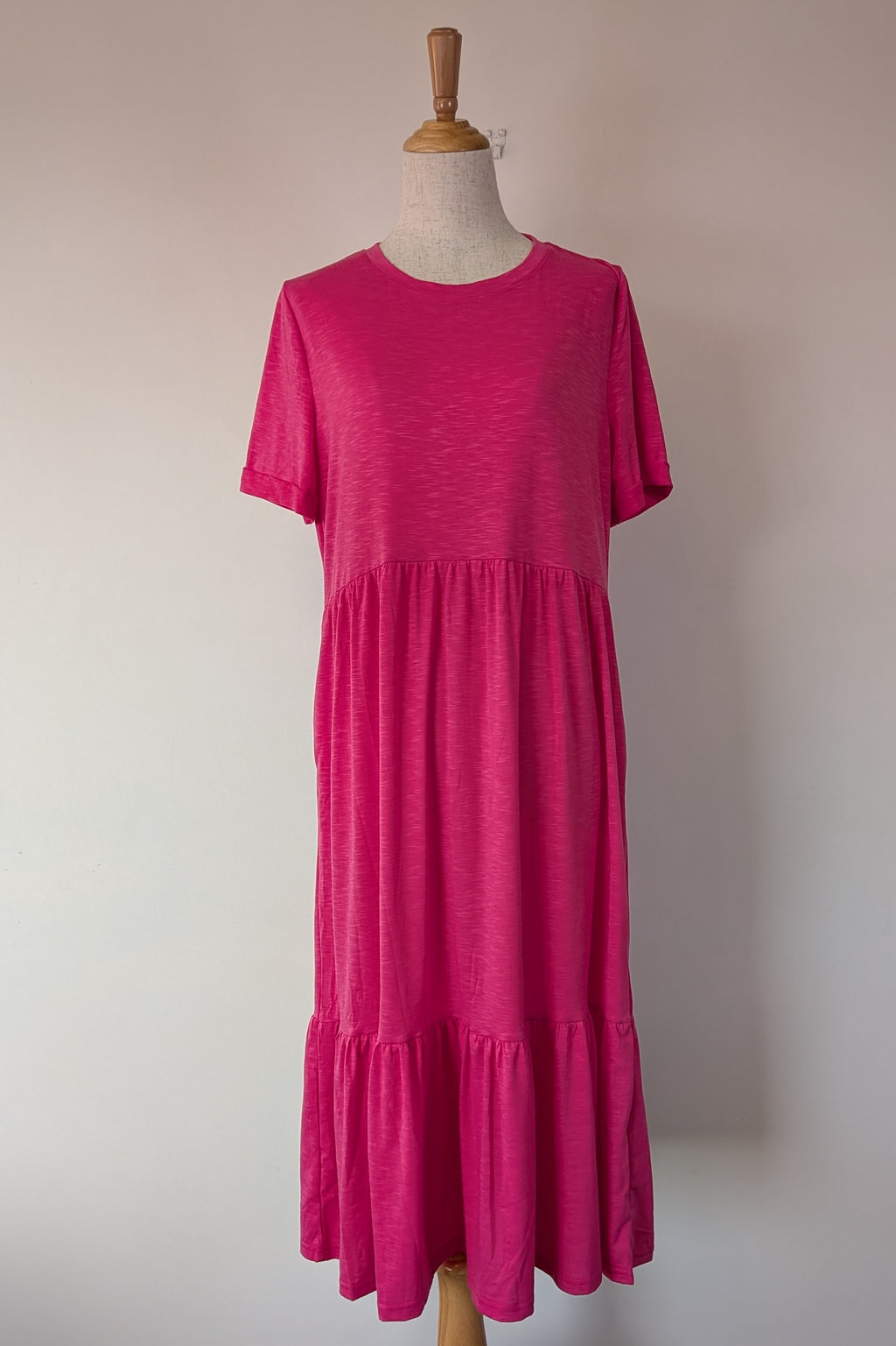 Jövie the Label Sienna Tiered Midi Dress in Fuchsia Pink Size 14 BNWT RRP $99.95