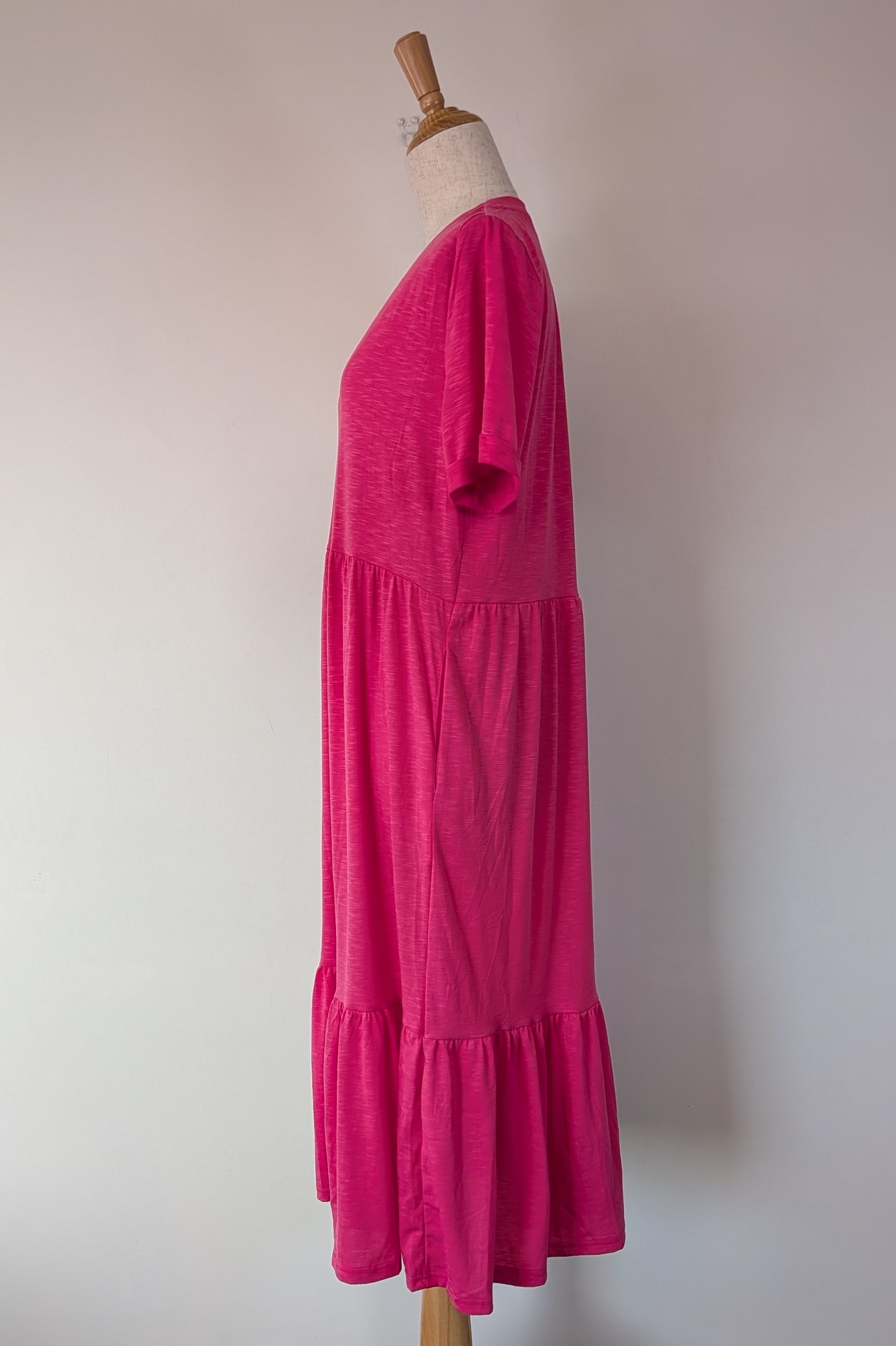 Jövie the Label Sienna Tiered Midi Dress in Fuchsia Pink Size 14 BNWT RRP $99.95