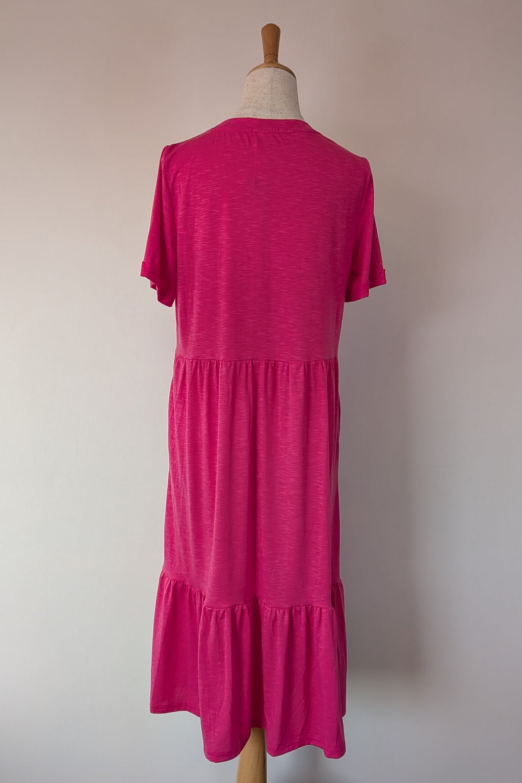 Jövie the Label Sienna Tiered Midi Dress in Fuchsia Pink Size 14 BNWT RRP $99.95