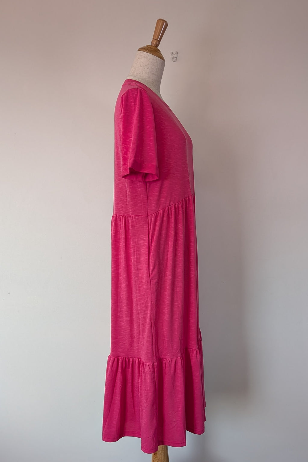 Jövie the Label Sienna Tiered Midi Dress in Fuchsia Pink Size 14 BNWT RRP $99.95