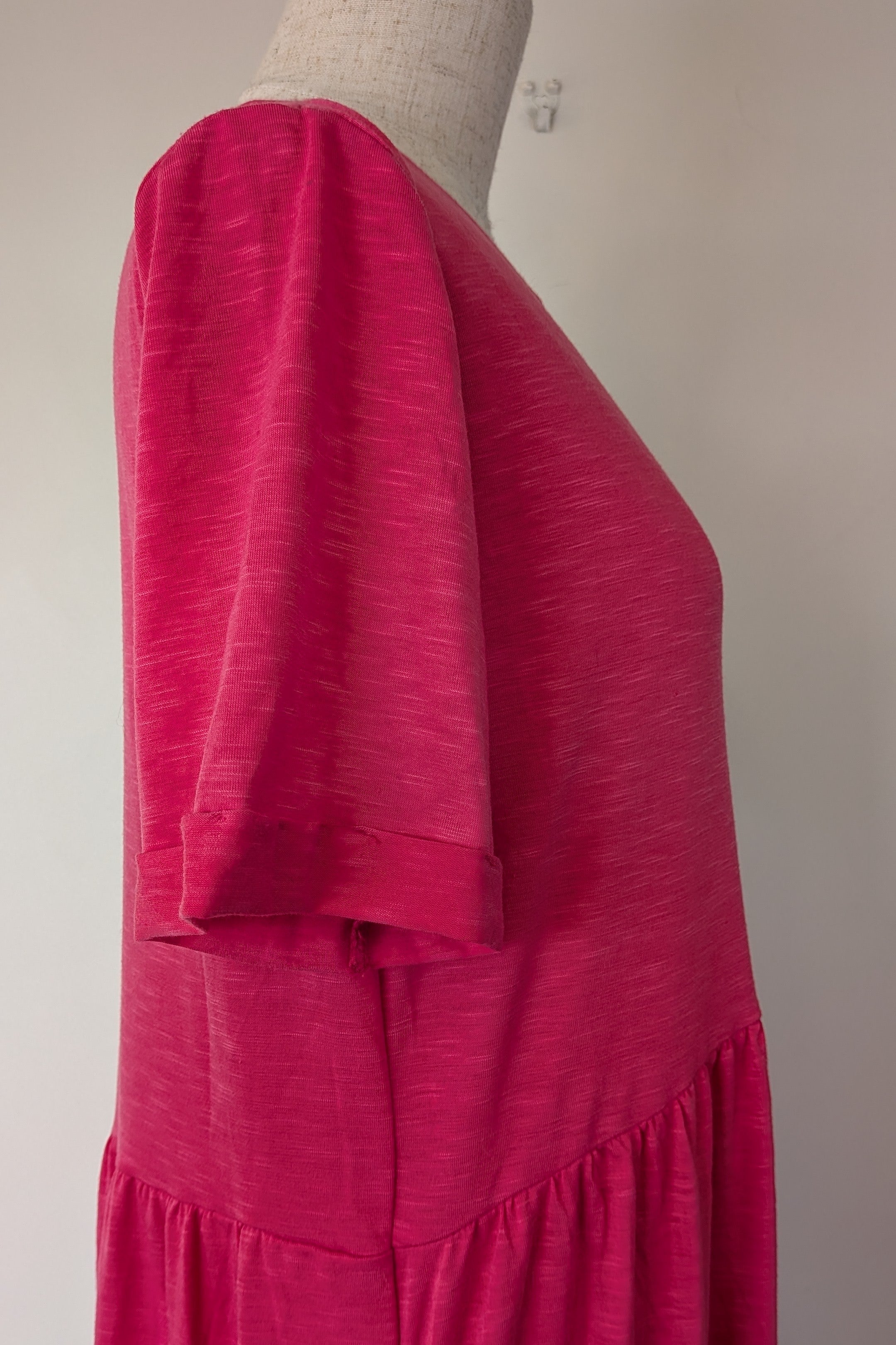 Jövie the Label Sienna Tiered Midi Dress in Fuchsia Pink Size 14 BNWT RRP $99.95