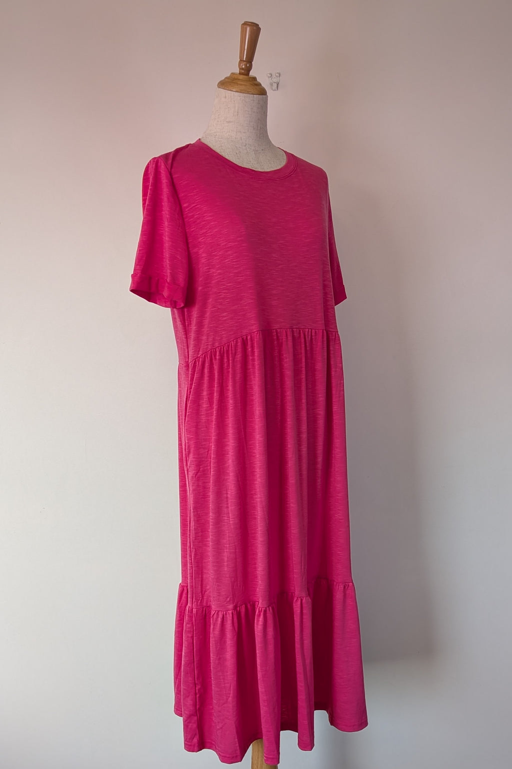 Jövie the Label Sienna Tiered Midi Dress in Fuchsia Pink Size 14 BNWT RRP $99.95
