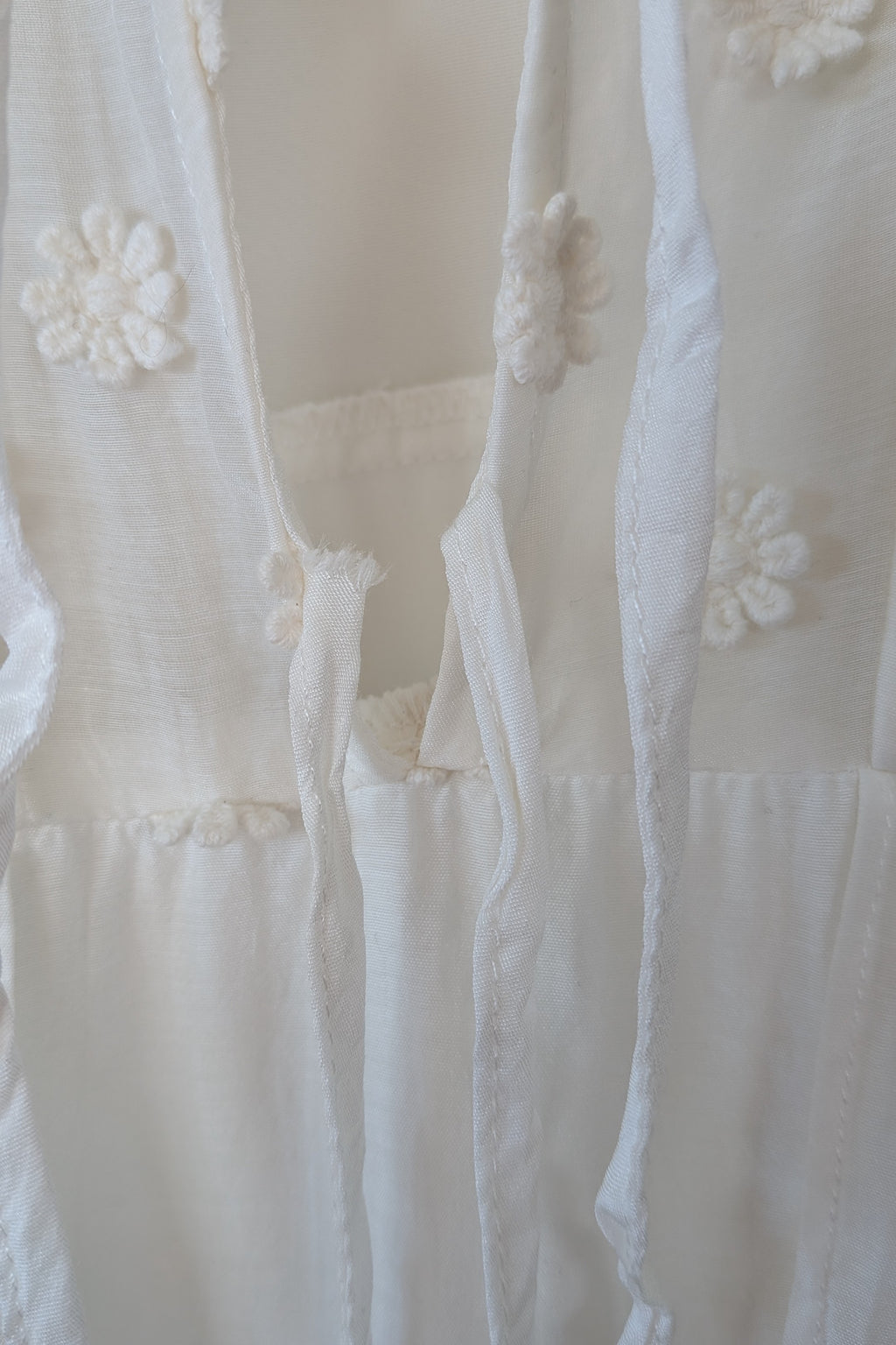 Lost Ink White Cold Shoulder Ruffle Dress with Daisy Mesh Embroidery Size 10