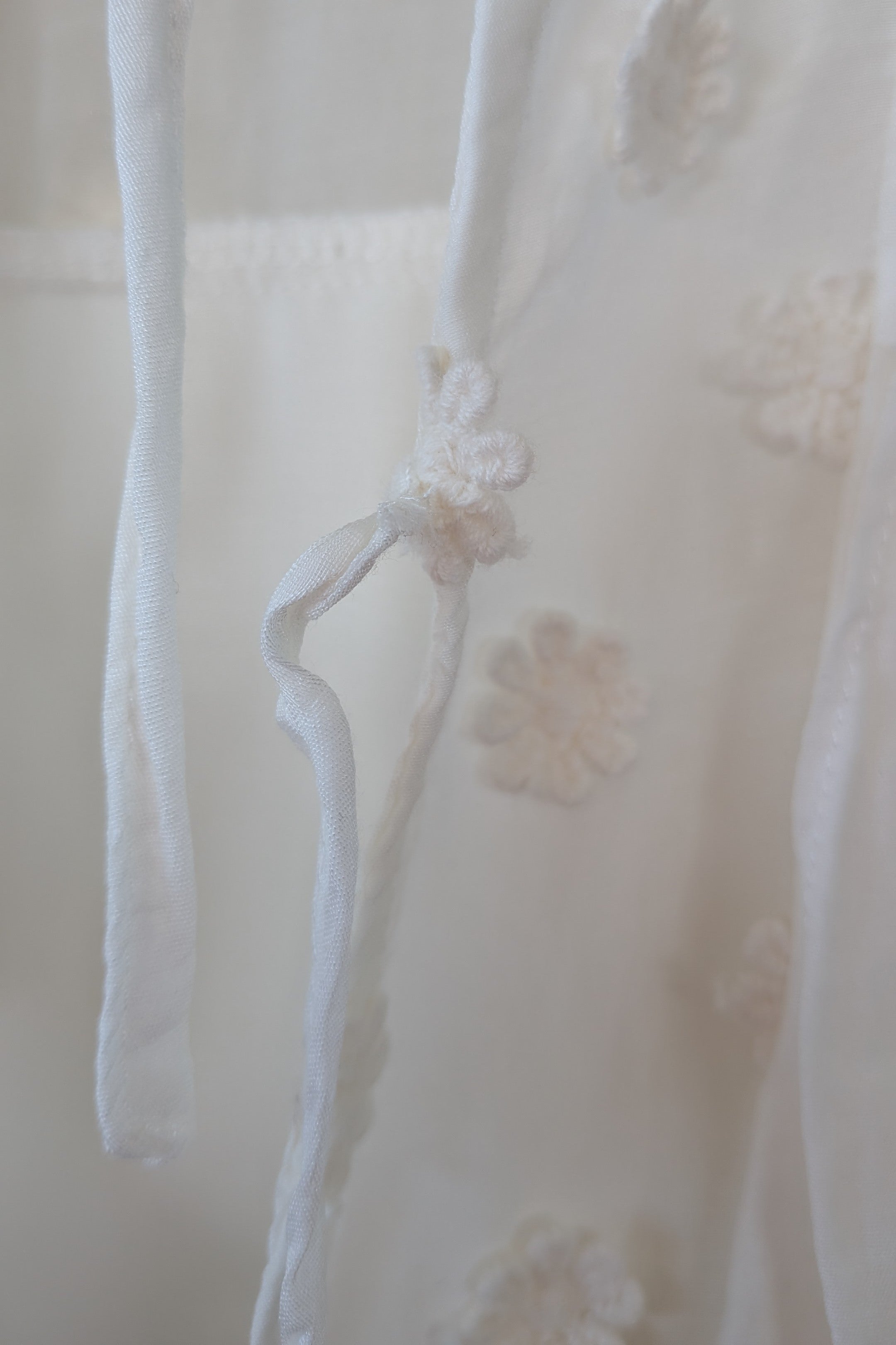Lost Ink White Cold Shoulder Ruffle Dress with Daisy Mesh Embroidery Size 10