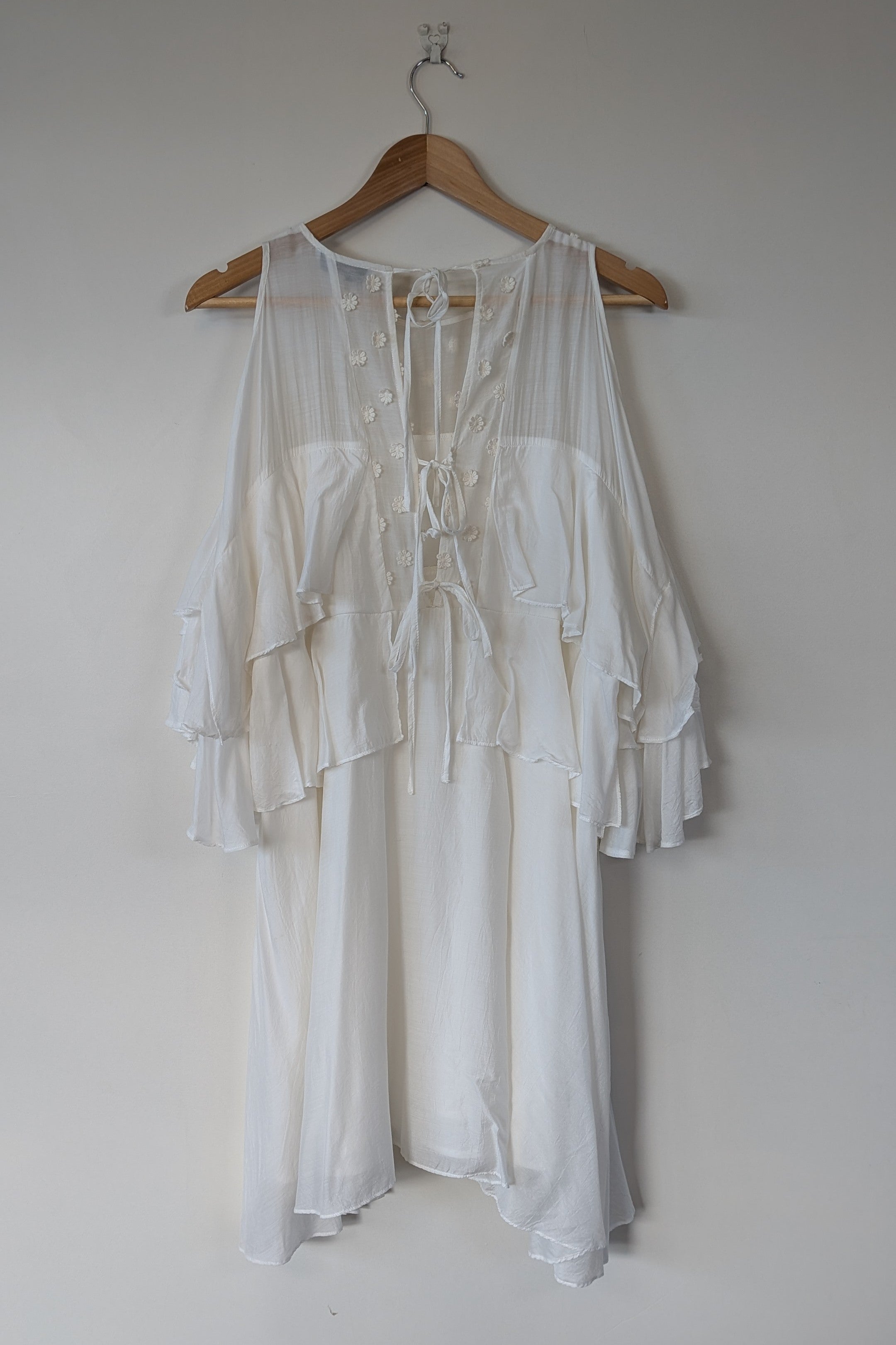 Lost Ink White Cold Shoulder Ruffle Dress with Daisy Mesh Embroidery Size 10