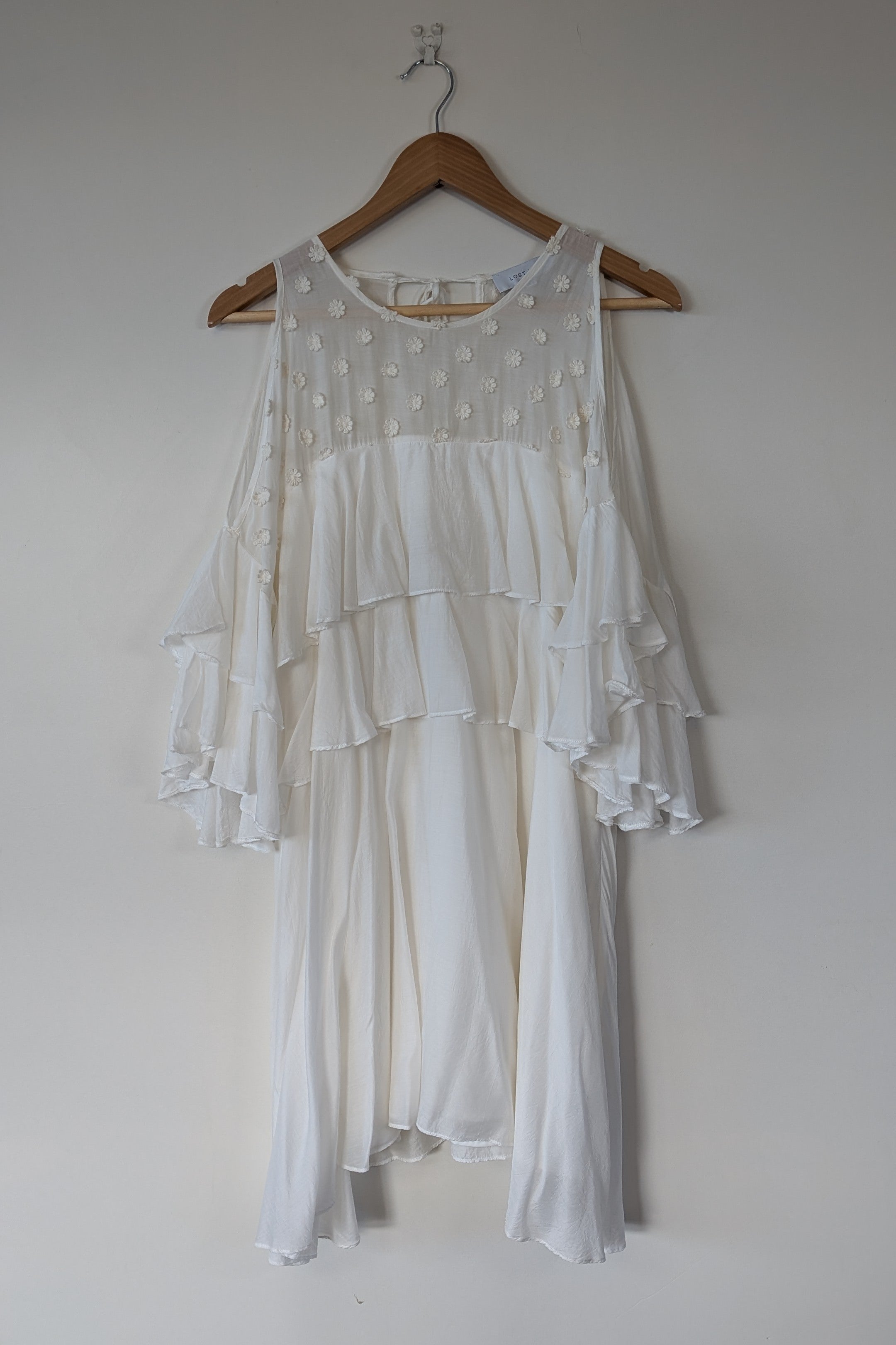 Lost Ink White Cold Shoulder Ruffle Dress with Daisy Mesh Embroidery Size 10