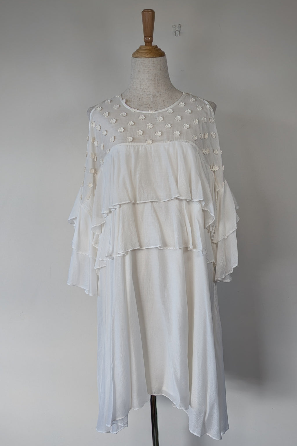 Lost Ink White Cold Shoulder Ruffle Dress with Daisy Mesh Embroidery Size 10
