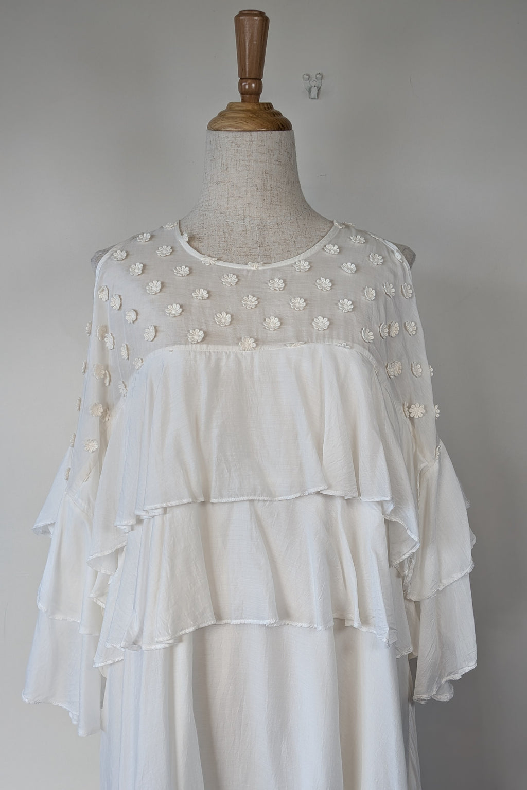 Lost Ink White Cold Shoulder Ruffle Dress with Daisy Mesh Embroidery Size 10