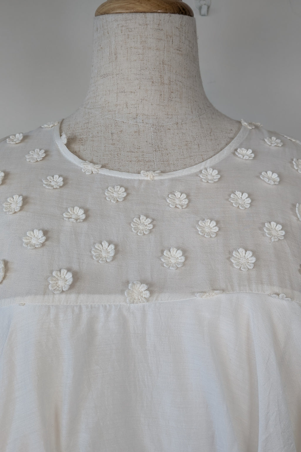 Lost Ink White Cold Shoulder Ruffle Dress with Daisy Mesh Embroidery Size 10