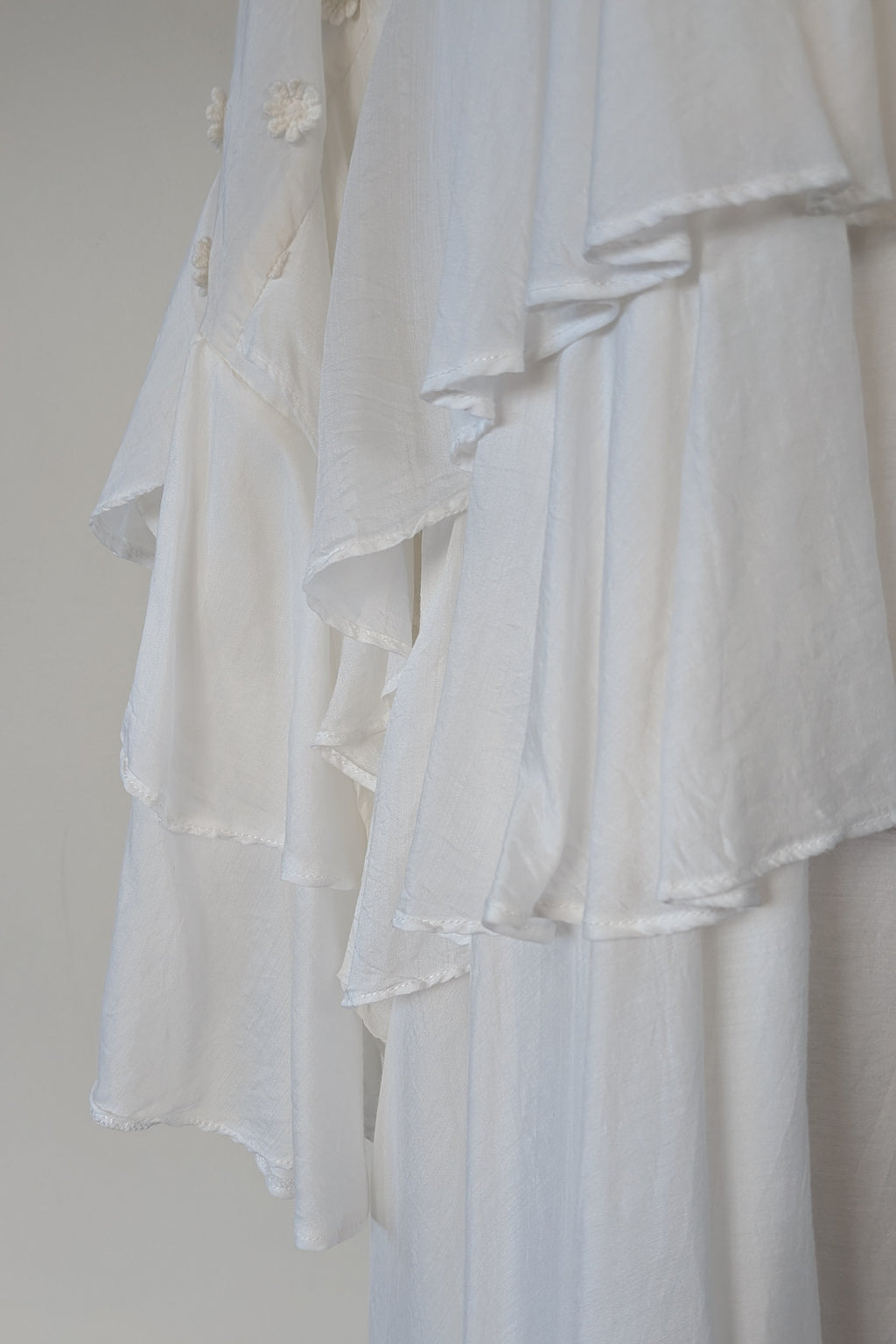 Lost Ink White Cold Shoulder Ruffle Dress with Daisy Mesh Embroidery Size 10