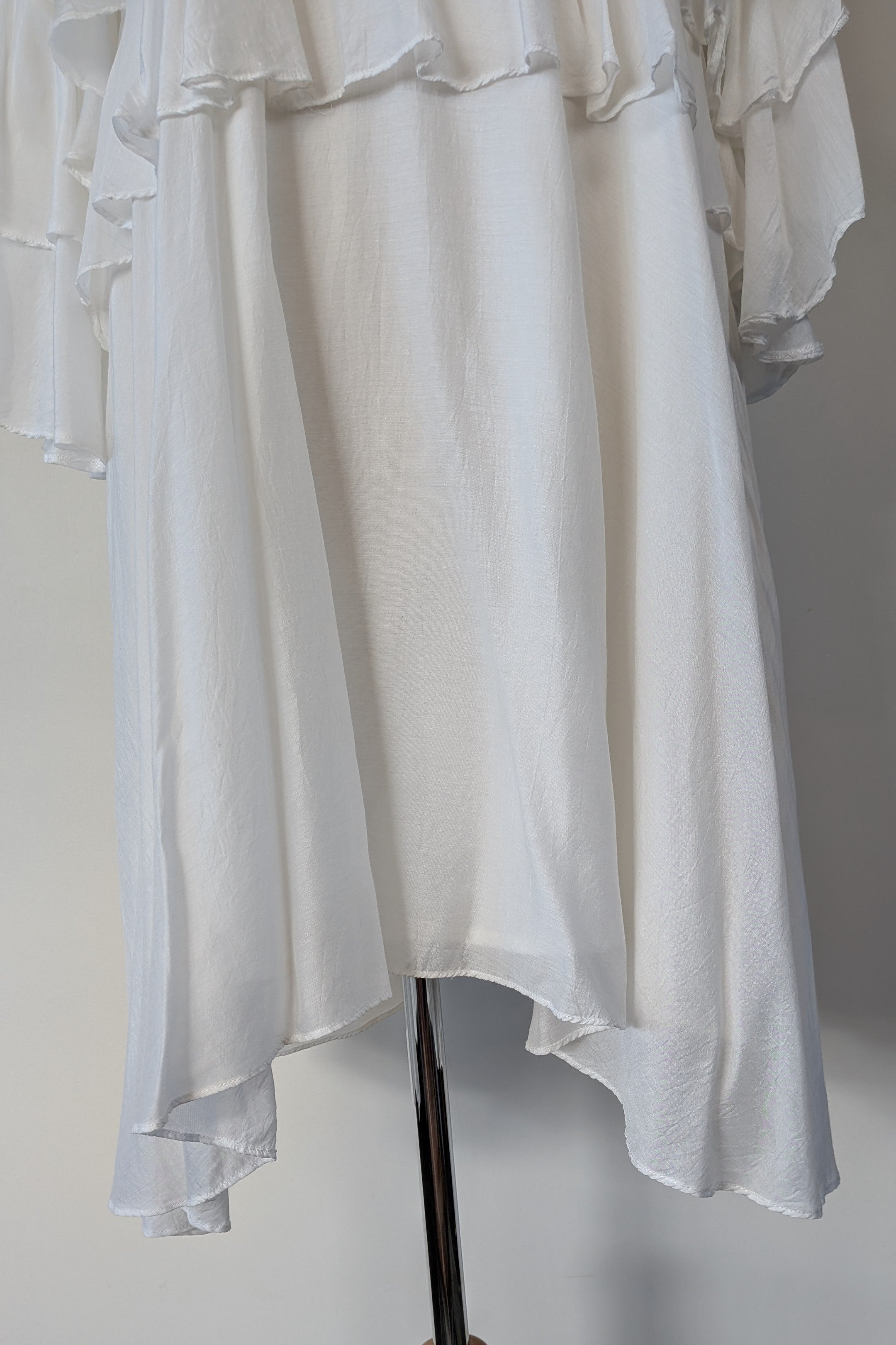Lost Ink White Cold Shoulder Ruffle Dress with Daisy Mesh Embroidery Size 10