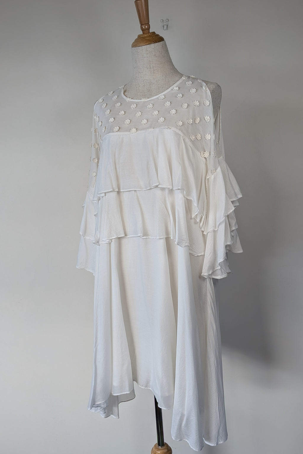 Lost Ink White Cold Shoulder Ruffle Dress with Daisy Mesh Embroidery Size 10
