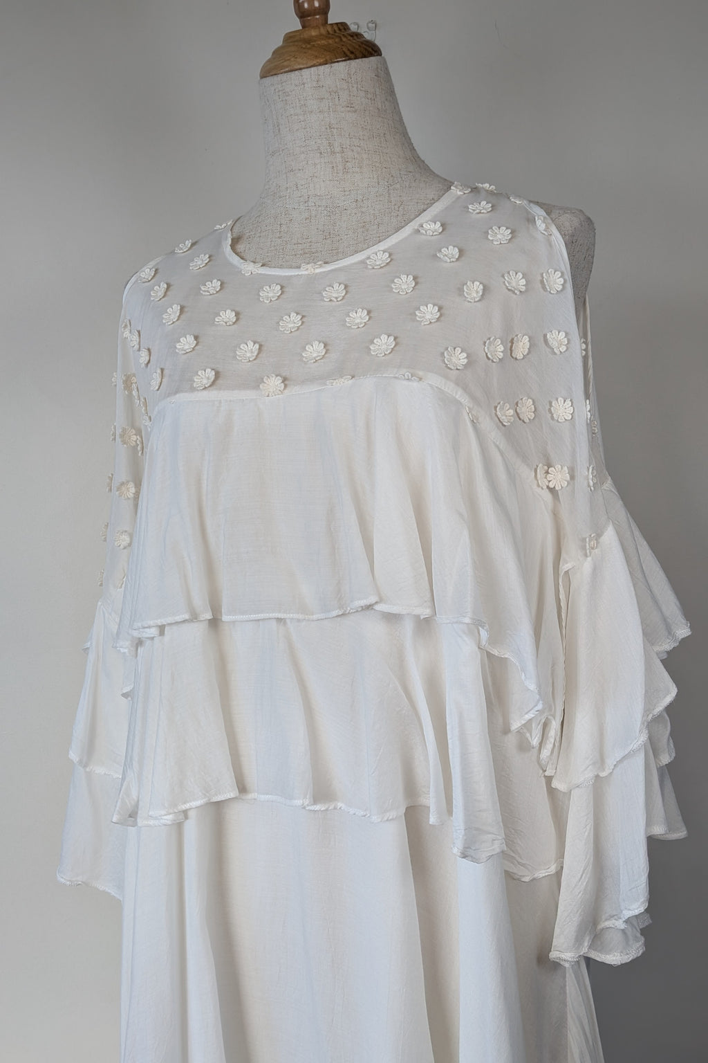 Lost Ink White Cold Shoulder Ruffle Dress with Daisy Mesh Embroidery Size 10