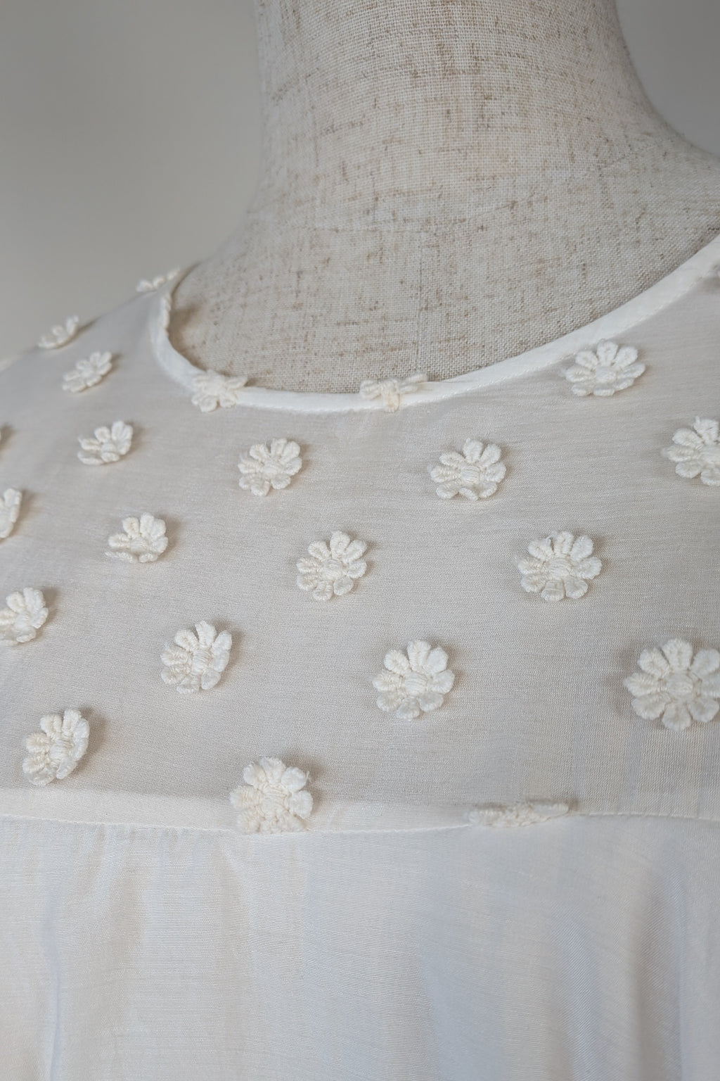 Lost Ink White Cold Shoulder Ruffle Dress with Daisy Mesh Embroidery Size 10
