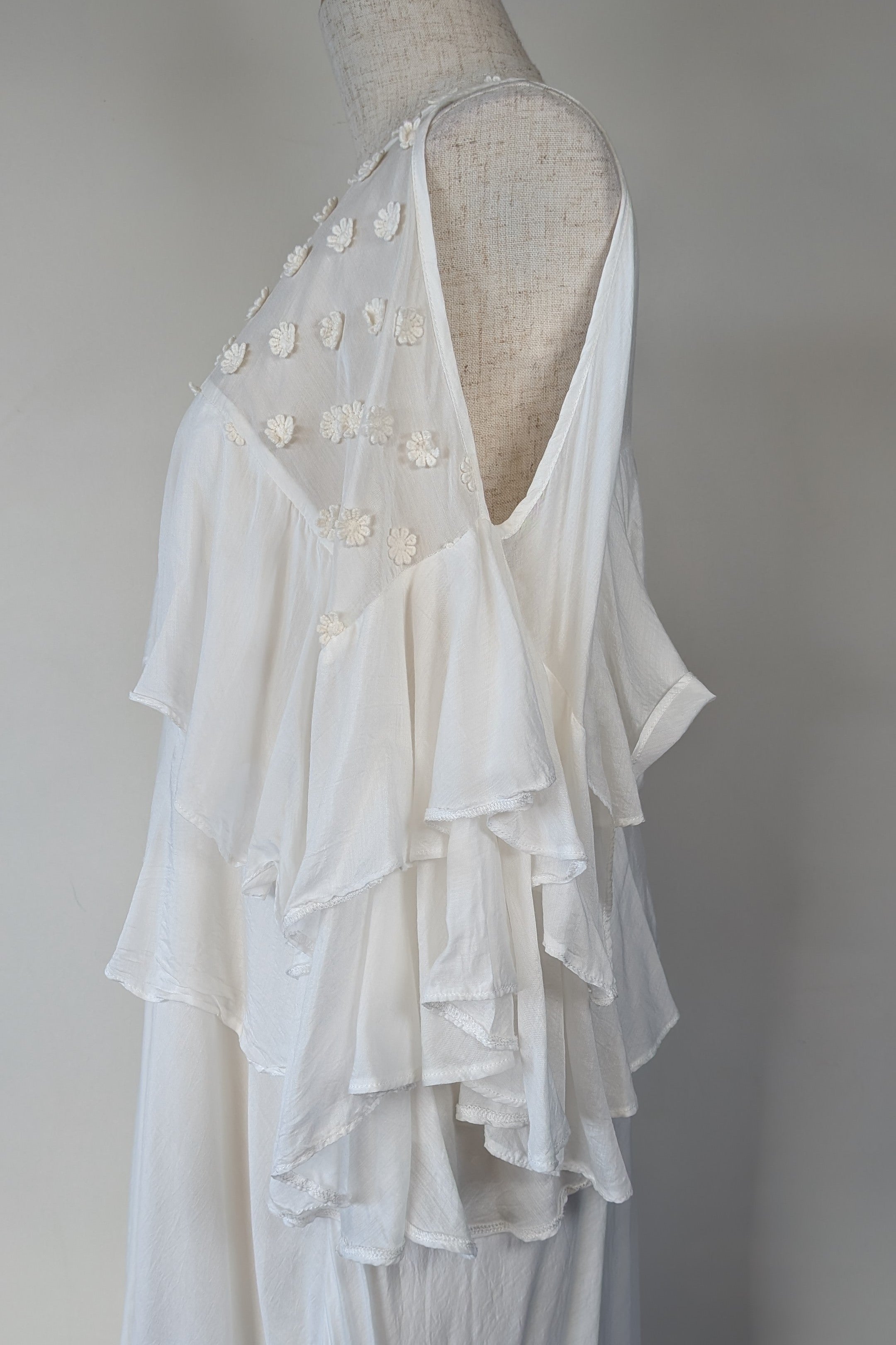 Lost Ink White Cold Shoulder Ruffle Dress with Daisy Mesh Embroidery Size 10