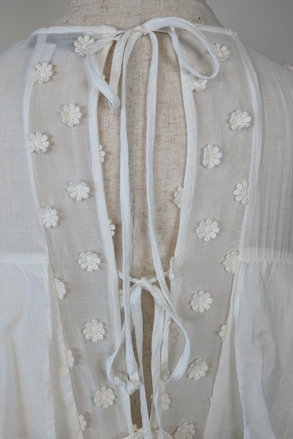 Lost Ink White Cold Shoulder Ruffle Dress with Daisy Mesh Embroidery Size 10