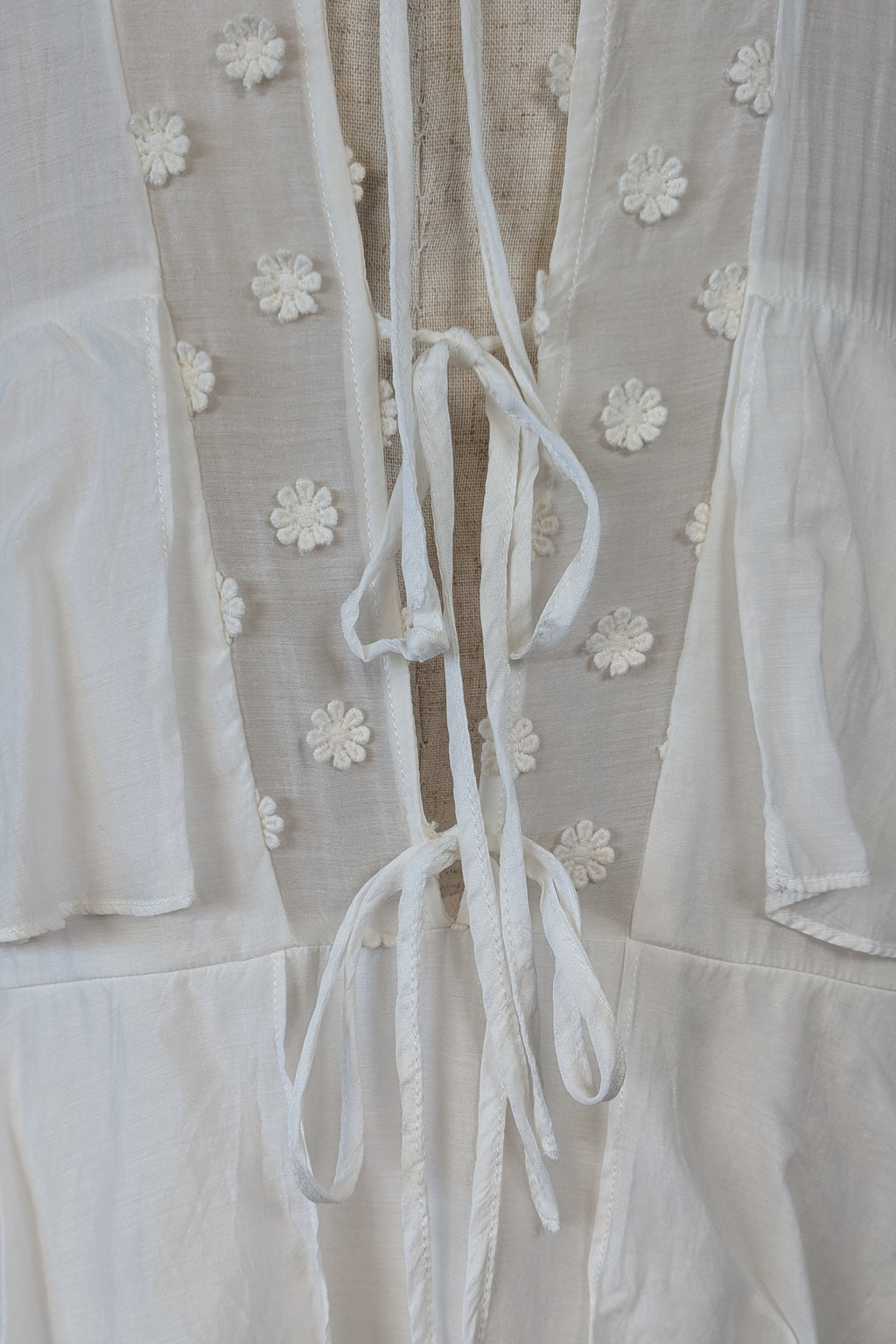 Lost Ink White Cold Shoulder Ruffle Dress with Daisy Mesh Embroidery Size 10