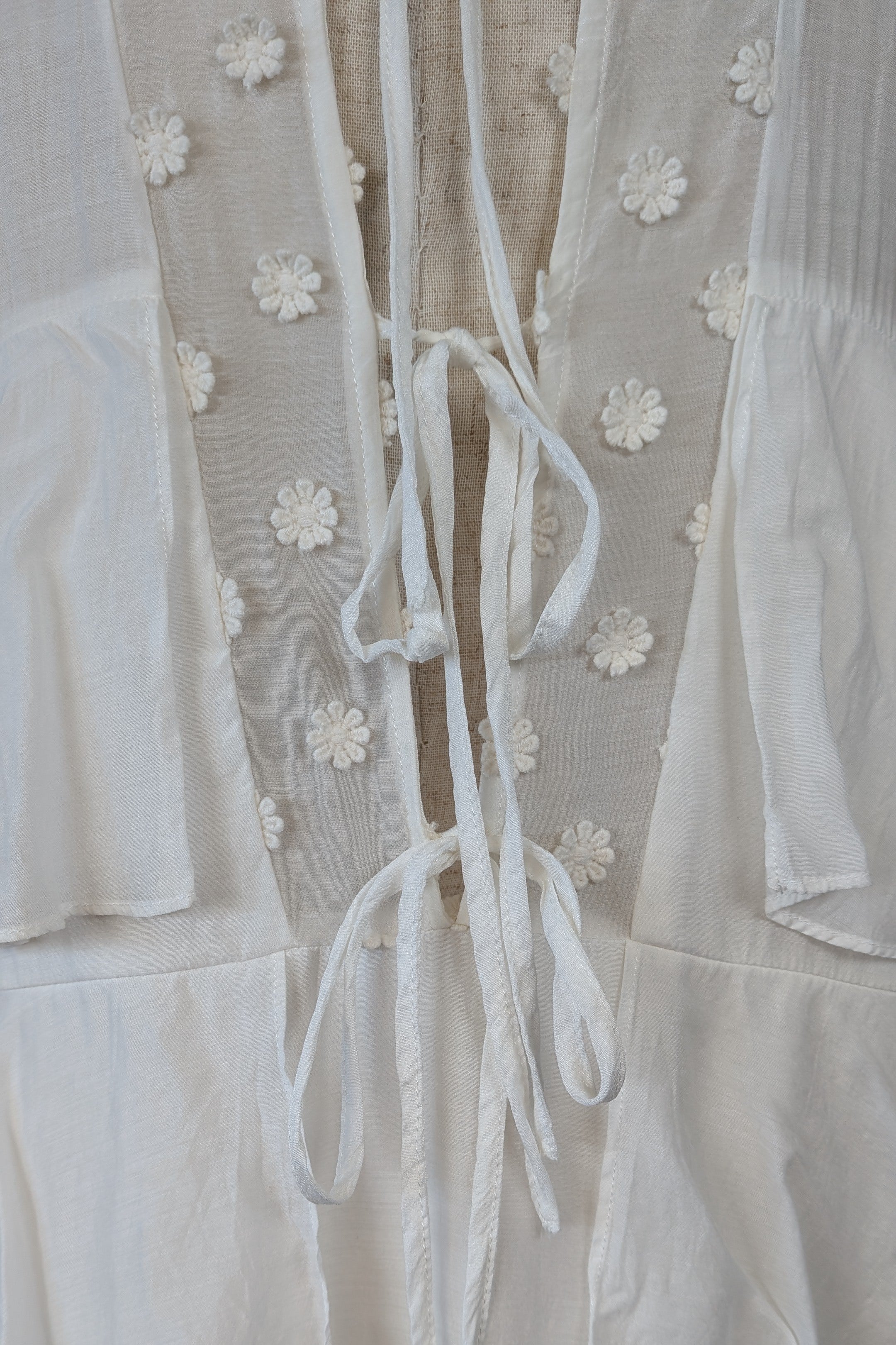 Lost Ink White Cold Shoulder Ruffle Dress with Daisy Mesh Embroidery Size 10