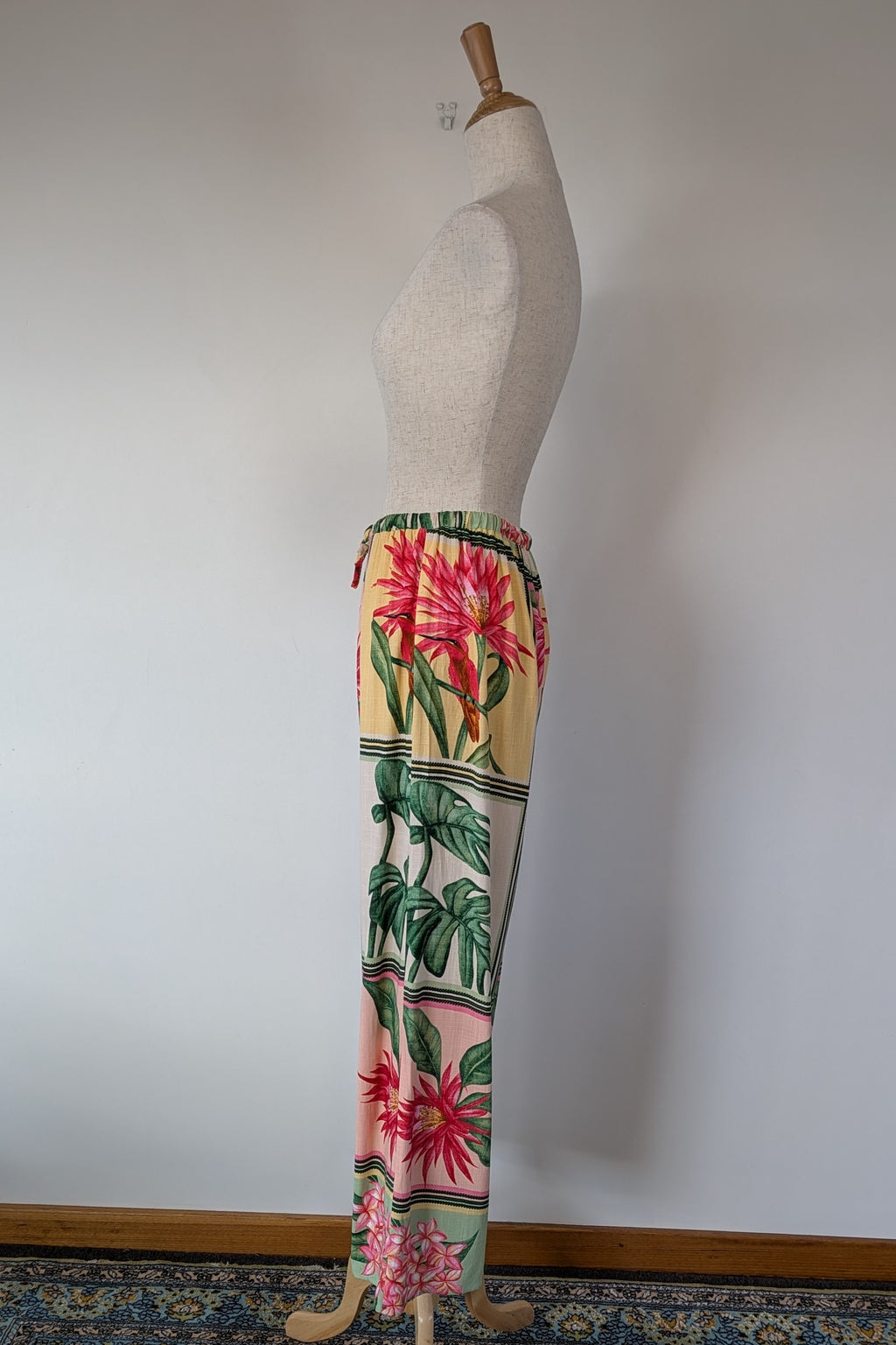 White Closet Paradise Pant Size 8 BNWT RRP $79.95