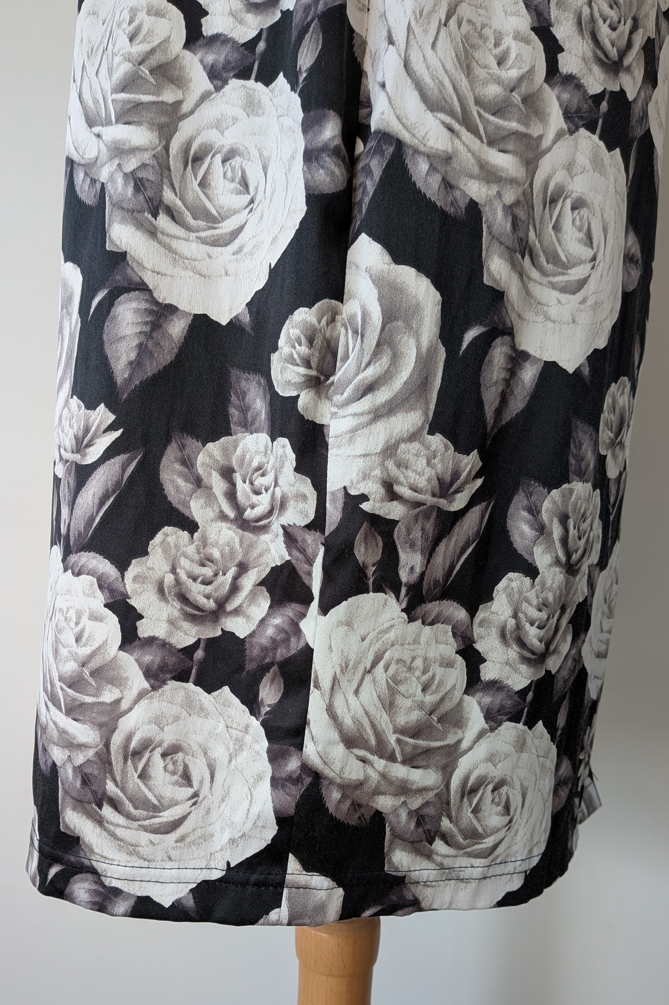 Lady Vintage London 1950s Monochrome Rose Pencil Wiggle Dress Size 18