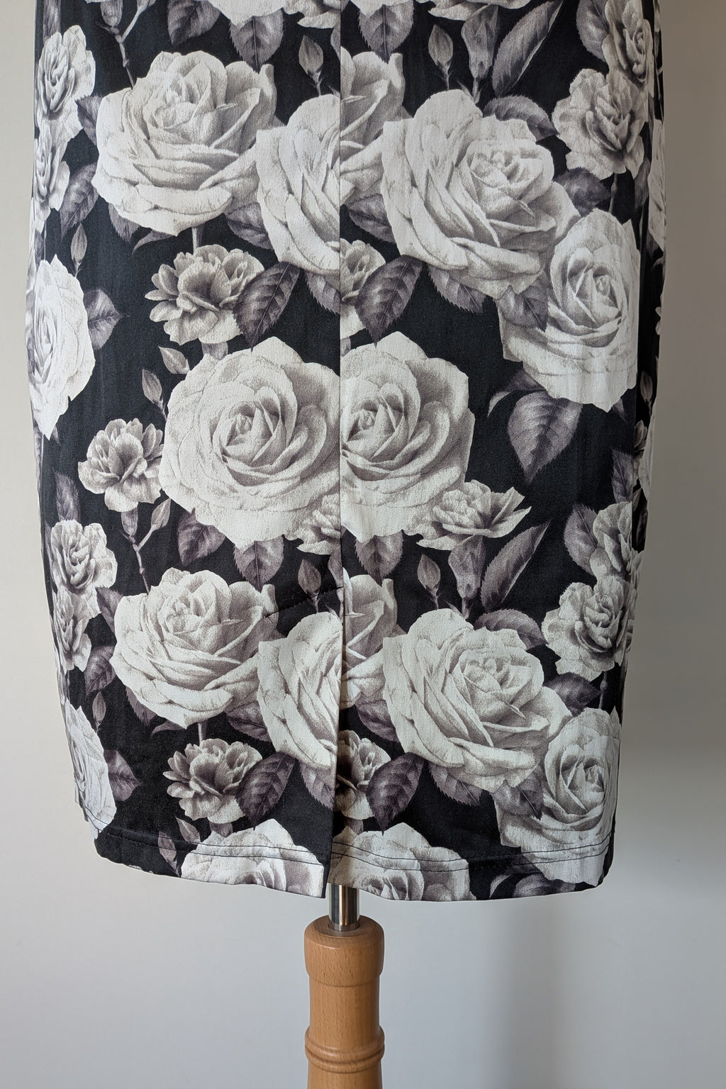 Lady Vintage London 1950s Monochrome Rose Pencil Wiggle Dress Size 18