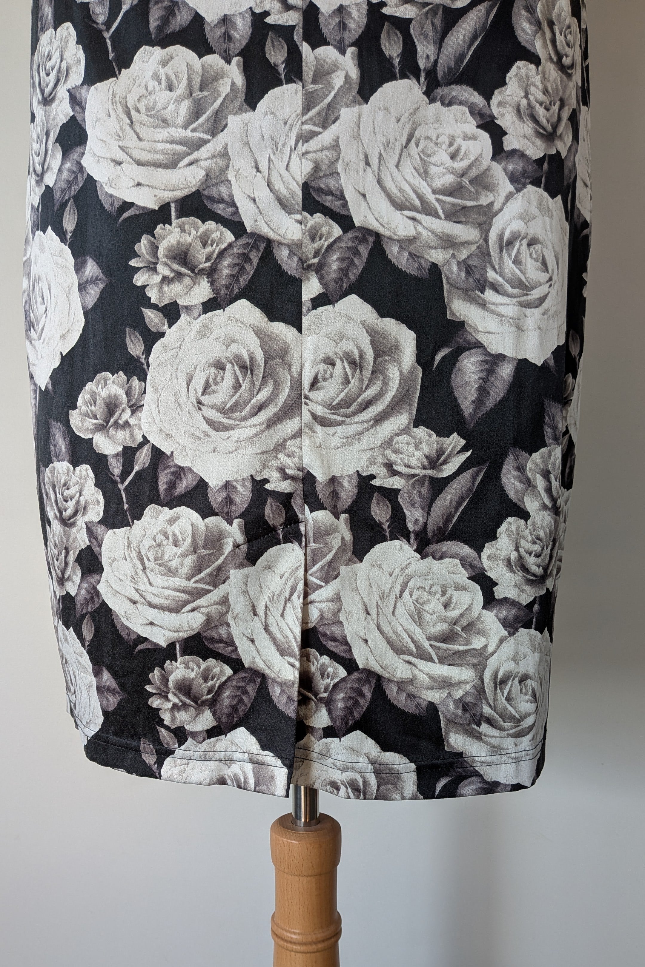 Lady Vintage London 1950s Monochrome Rose Pencil Wiggle Dress Size 18