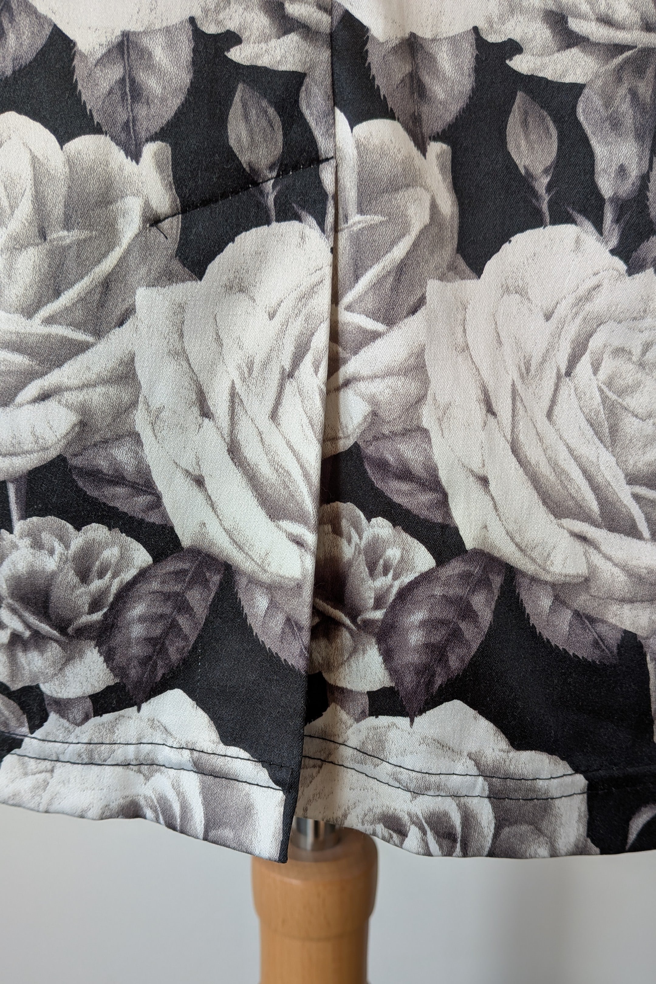 Lady Vintage London 1950s Monochrome Rose Pencil Wiggle Dress Size 18
