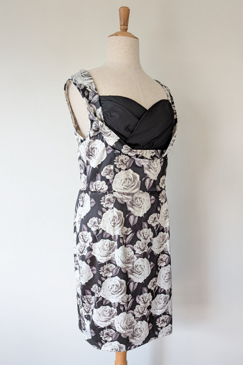 Lady Vintage London 1950s Monochrome Rose Pencil Wiggle Dress Size 18