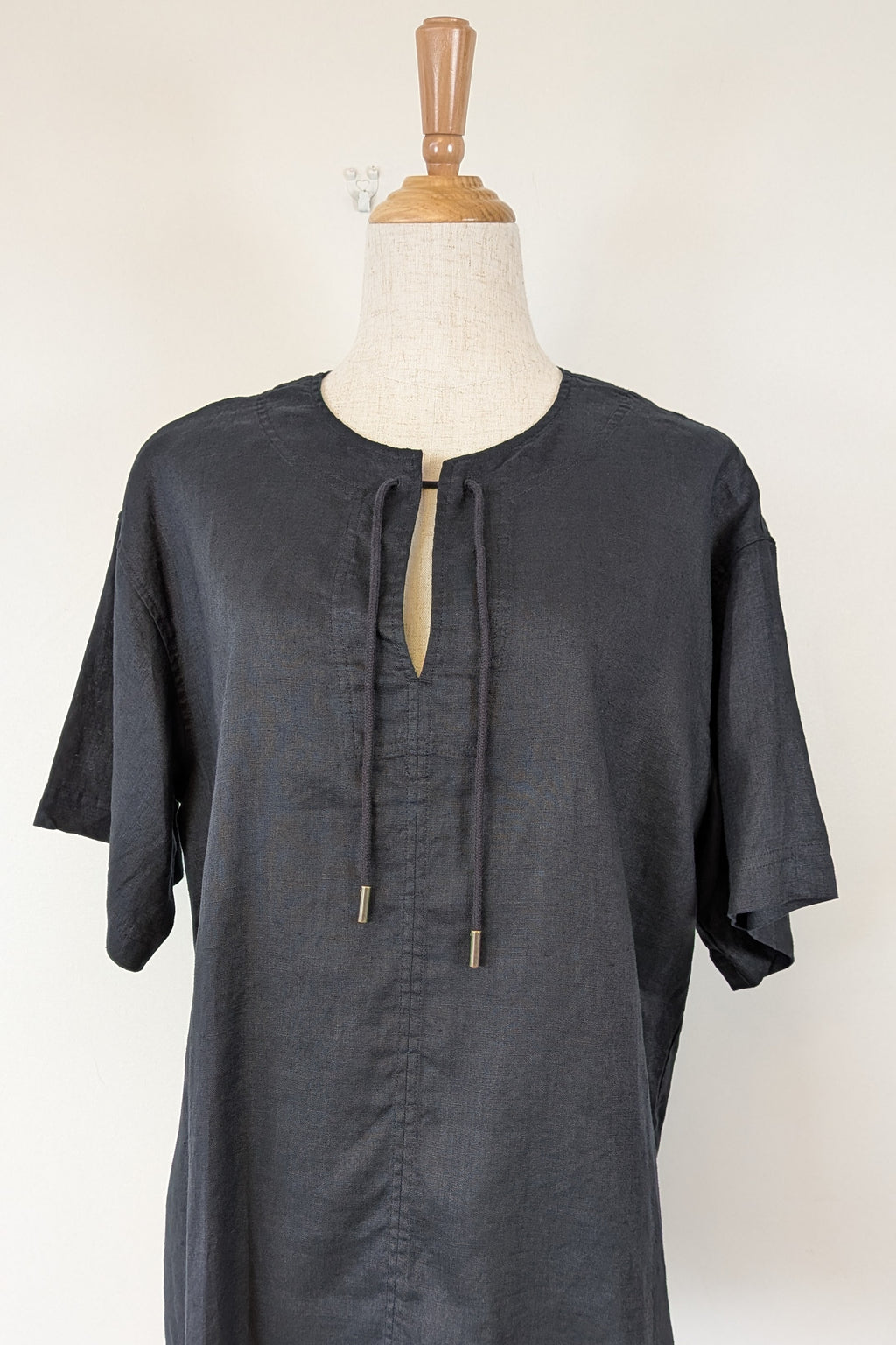 Commonry The Linen Short Sleeve Tunic Top in Black Size 10