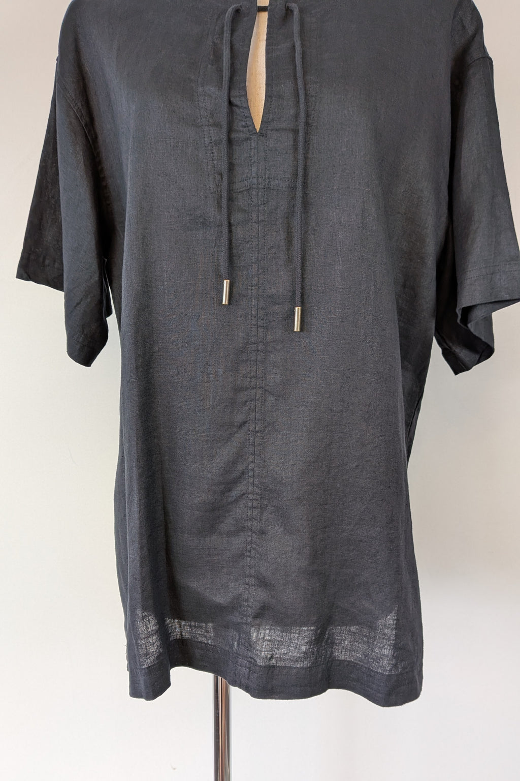 Commonry The Linen Short Sleeve Tunic Top in Black Size 10
