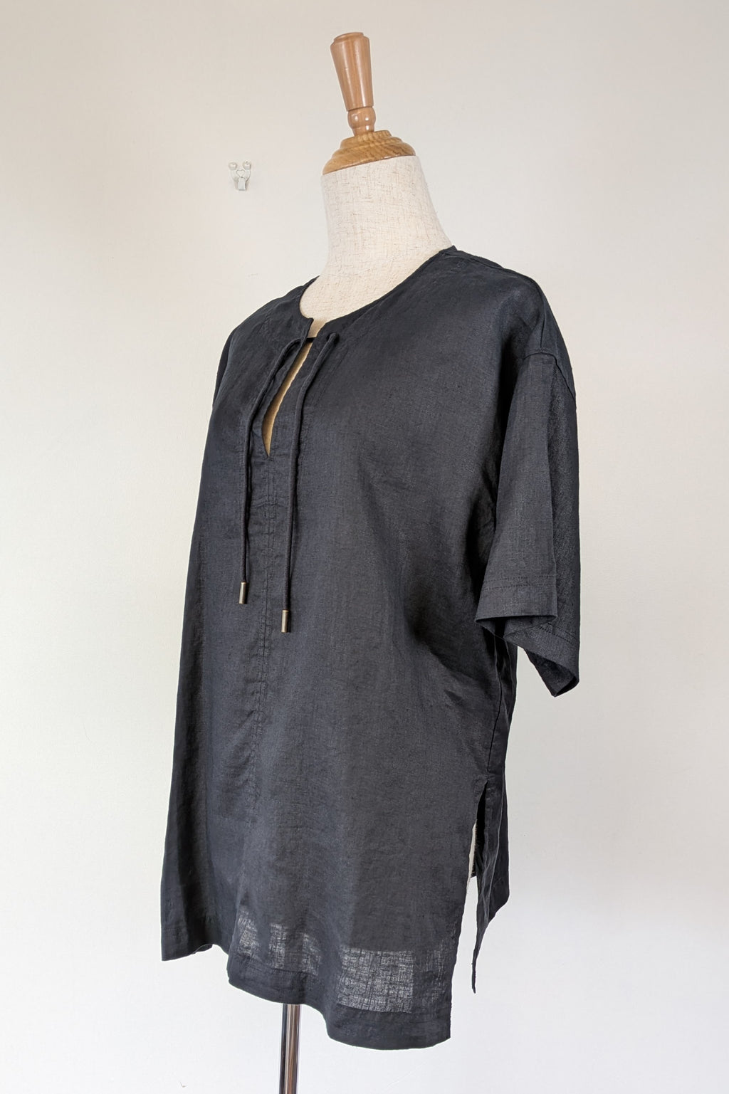 Commonry The Linen Short Sleeve Tunic Top in Black Size 10
